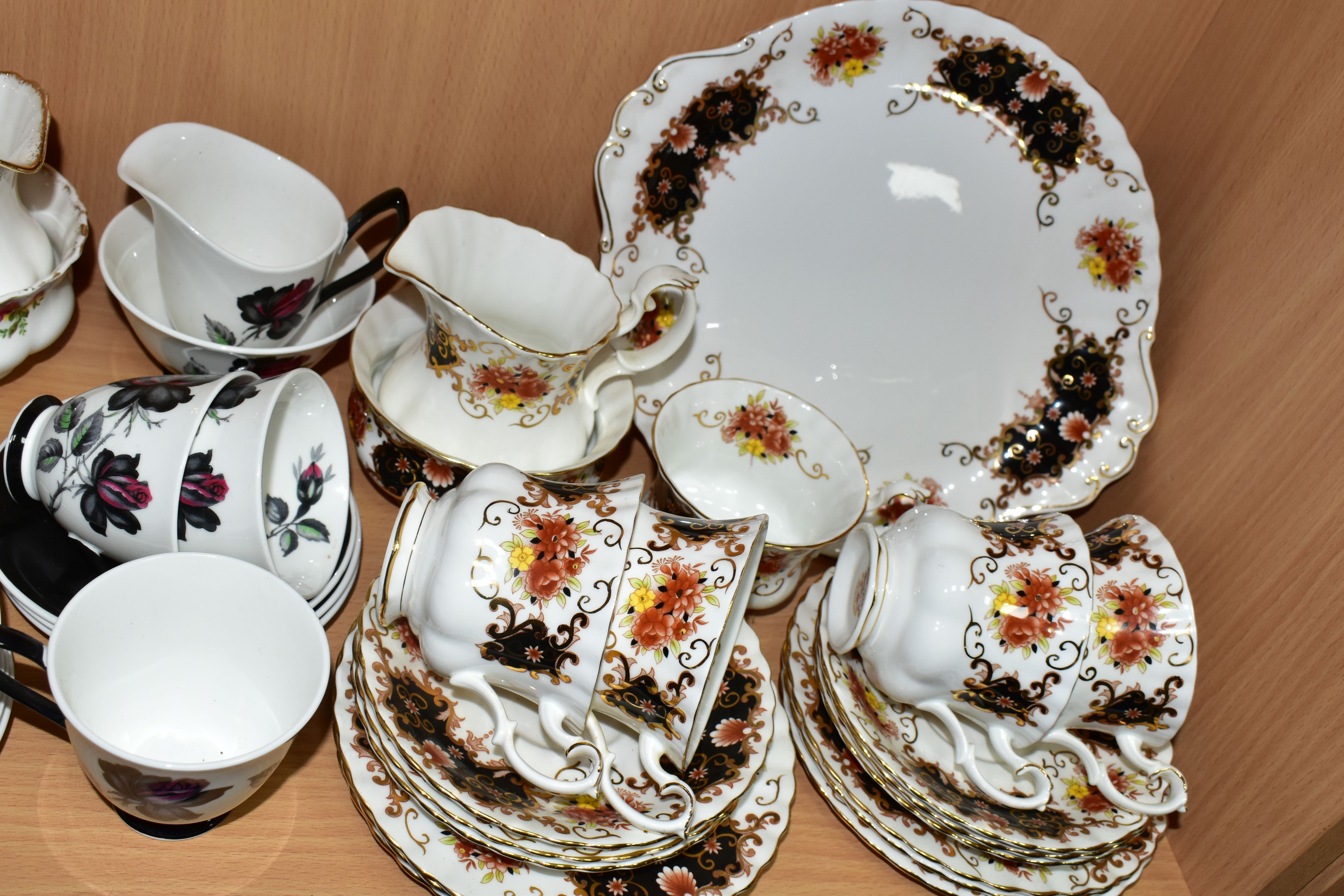 A GROUP OF ROYAL ALBERT TEA AND GIFT WARES, comprising nineteen pieces of Old Country Roses pattern: - Image 4 of 4