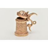 A 9CT GOLD CHARM, yellow gold charm of a tankard with an opening lid, hallmarked 9ct London,