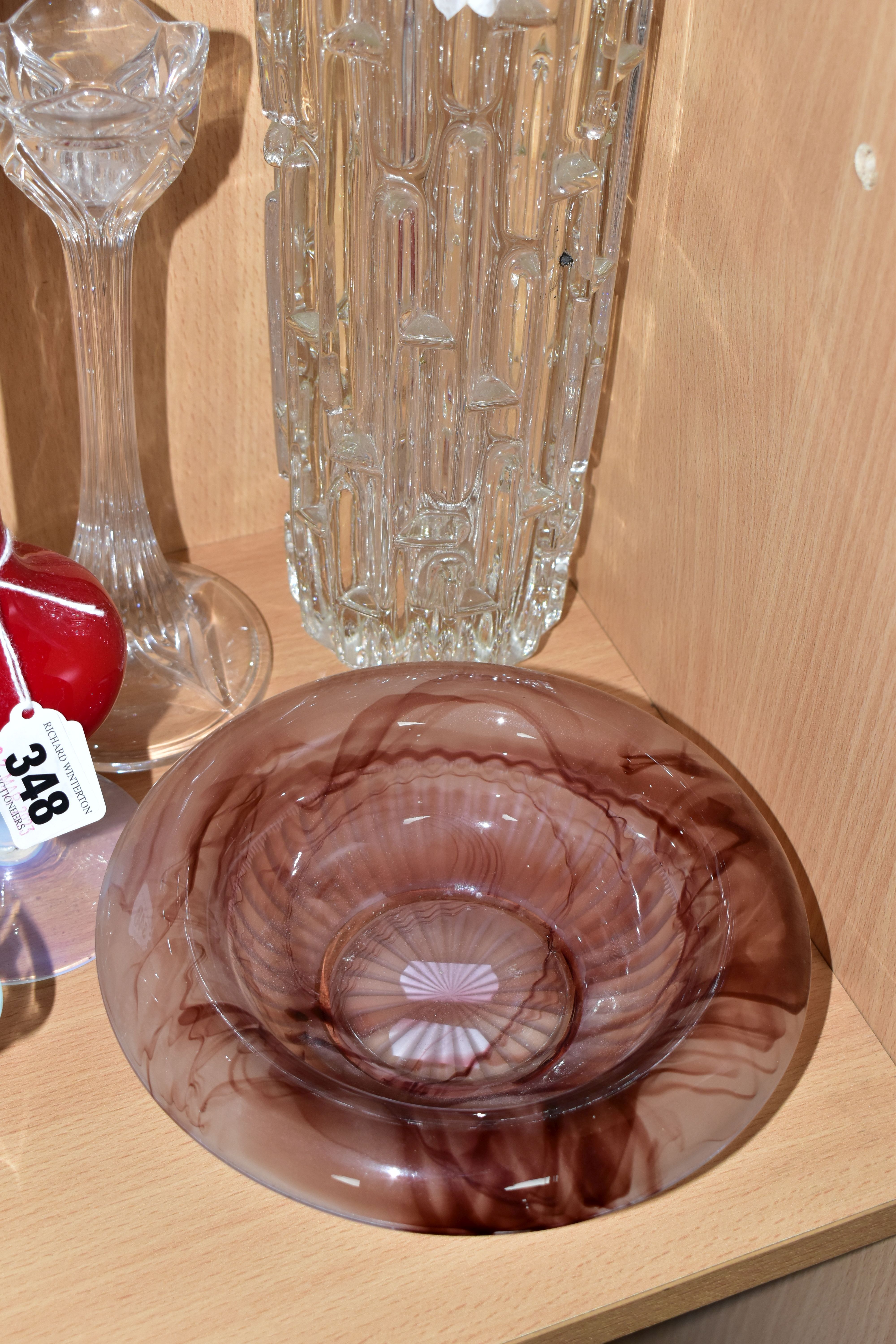 A GROUP OF GLASS WARES, to include a Hermanova glassworks clear maze vase no 20082, designed by - Image 3 of 6