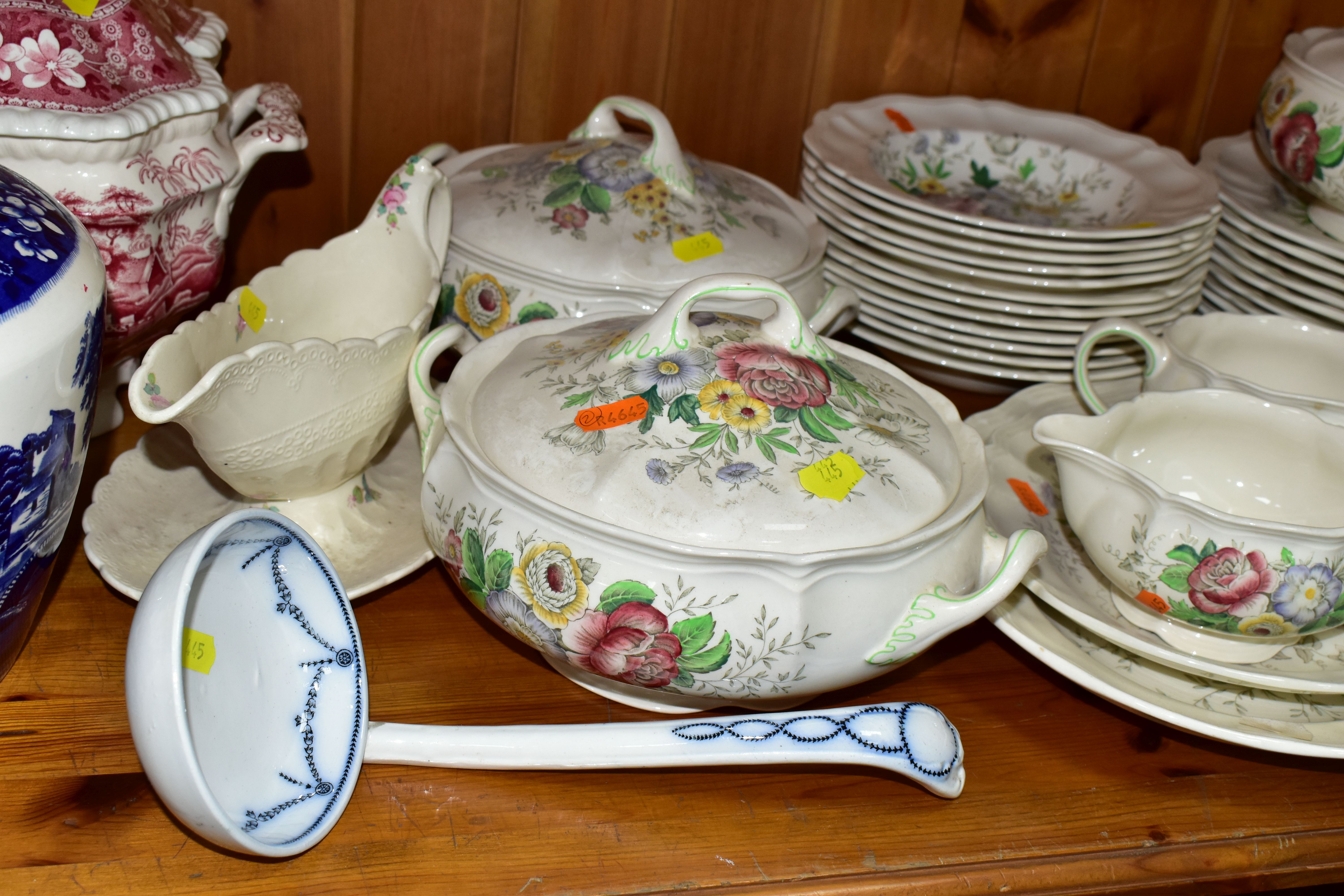 A ROYAL DOULTON 'MALVERN' PATTERN D6197 DINNER SET, comprising three covered tureens, two sauce - Image 4 of 8