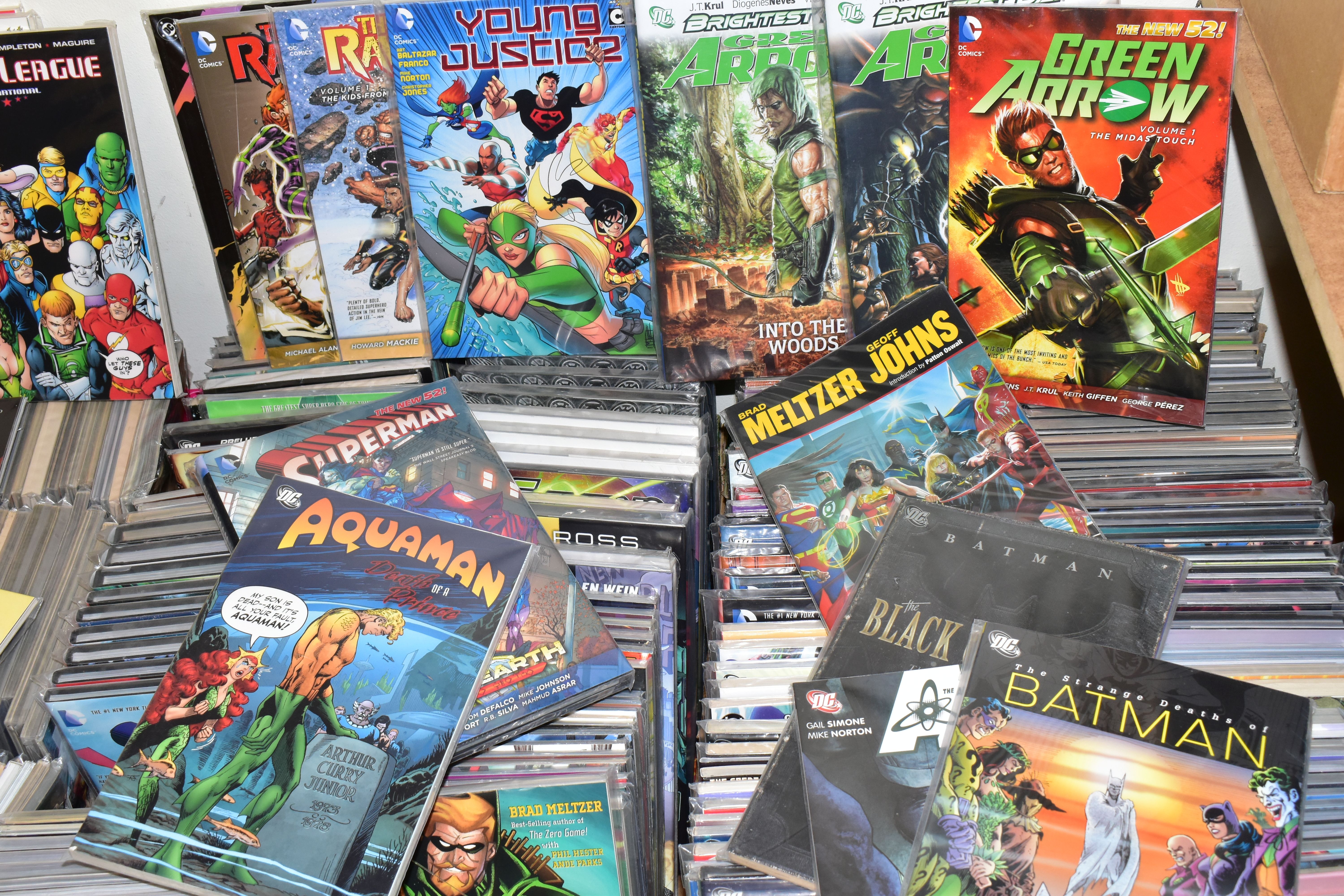 OVER 450 COMICS, Comics are mostly DC and include Batman, Superman, Flash, Green Lantern, Green - Image 6 of 6