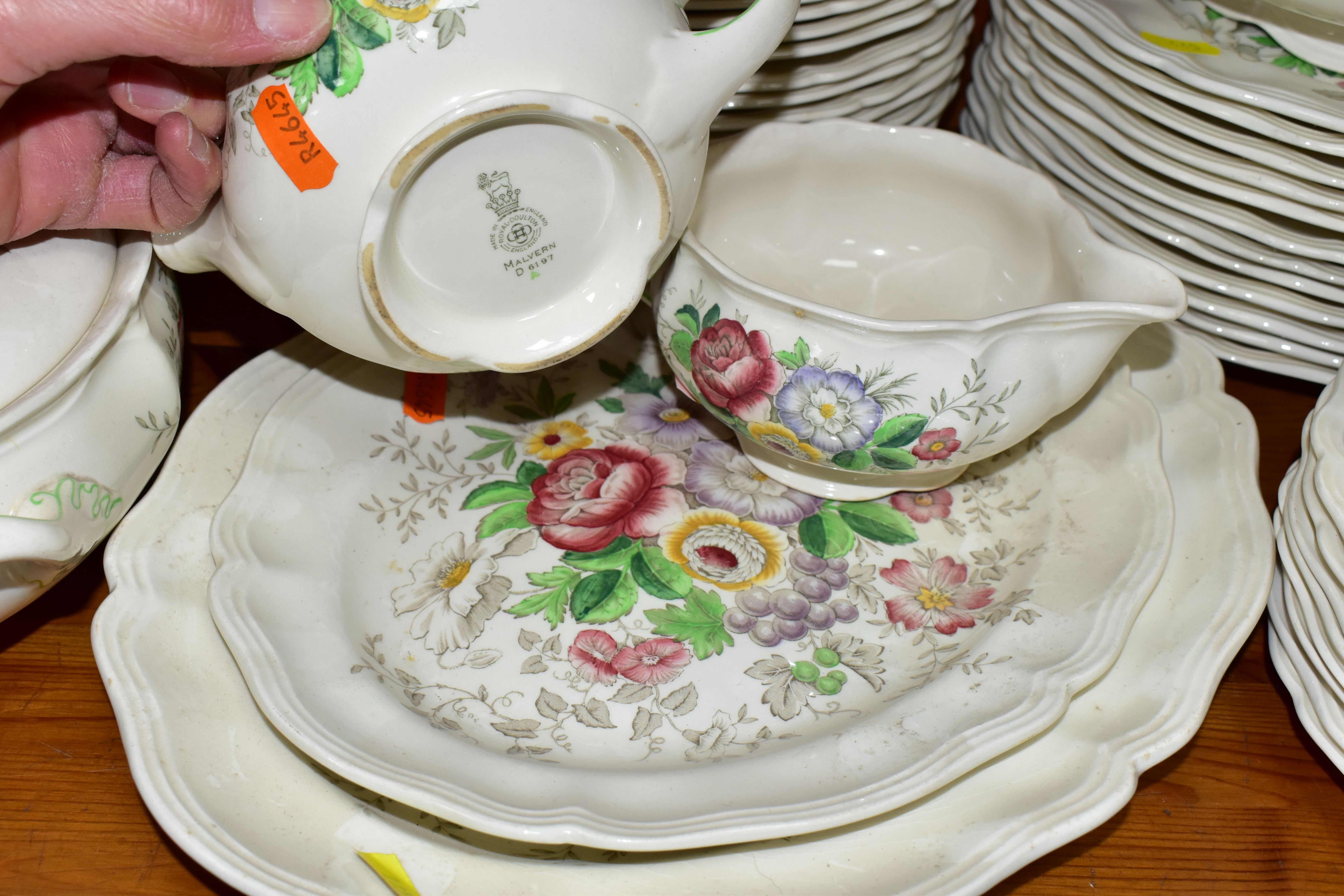 A ROYAL DOULTON 'MALVERN' PATTERN D6197 DINNER SET, comprising three covered tureens, two sauce - Image 6 of 8