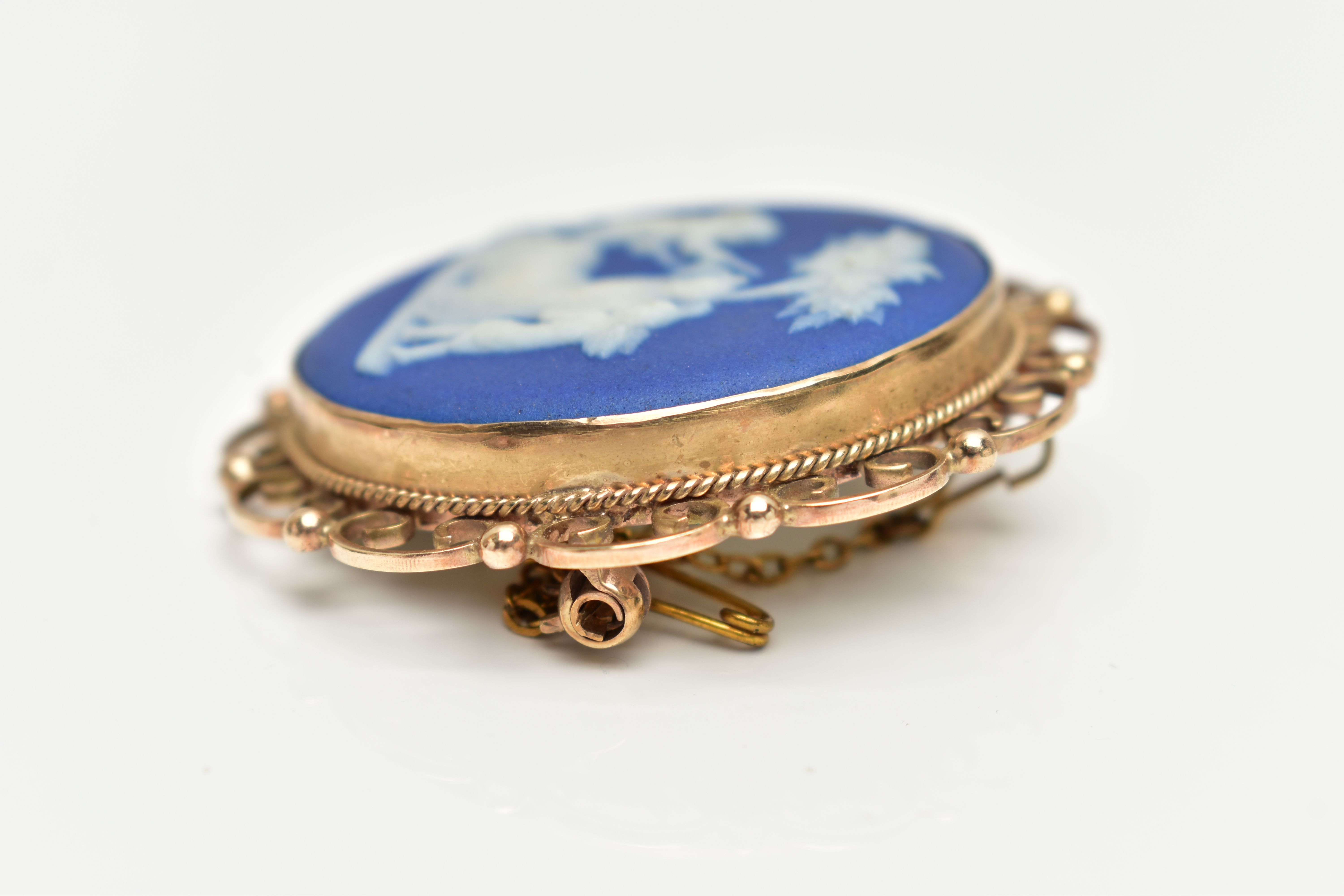 A 9CT GOLD ‘WEDGEWOOD’ CAMEO BROOCH, a blue ‘Wedgewood’ Grecian cameo, set within a yellow gold - Image 4 of 4