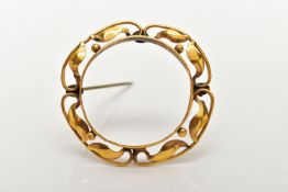 AN EARLY 20TH CENTURY YELLOW METAL BROOCH MOUNT, AF open work foliage design, fitted with a C