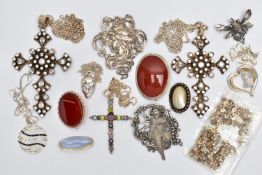 AN ASSORTMENT OF WHITE METAL JEWELLERY, to include a blue lace agate and silver brooch,