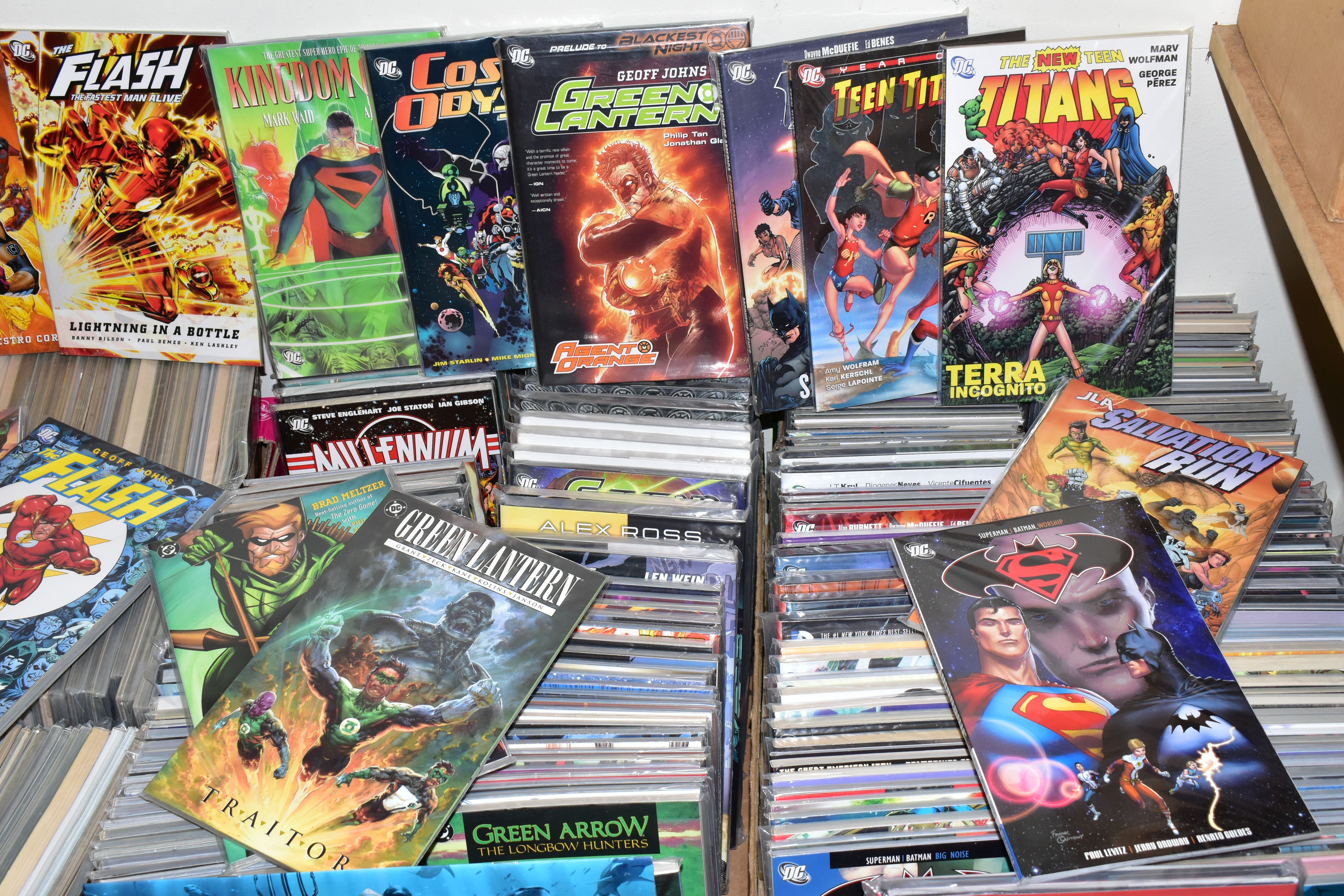 OVER 450 COMICS, Comics are mostly DC and include Batman, Superman, Flash, Green Lantern, Green - Image 3 of 6