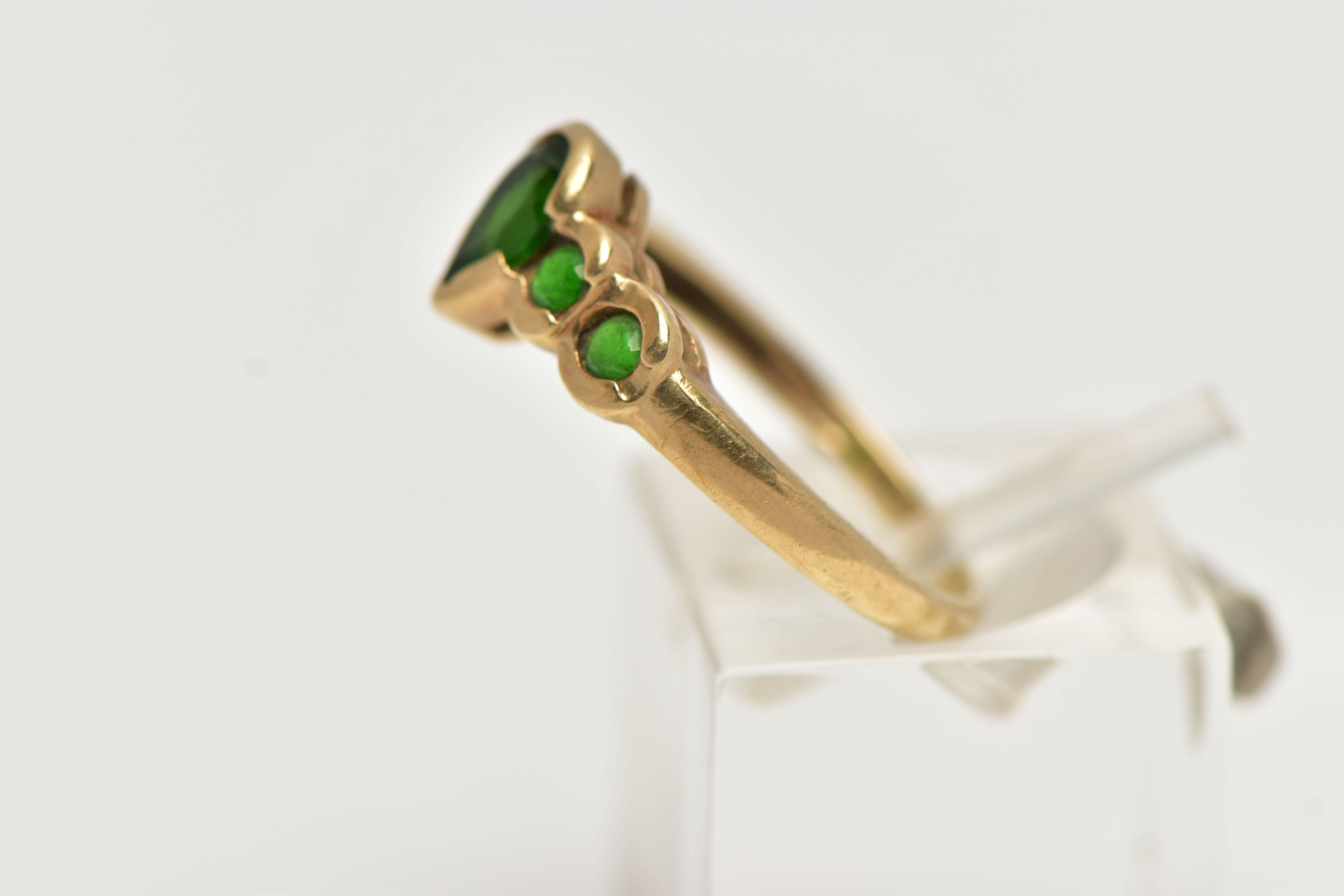 A 9CT GOLD CHROME DIOPSIDE RING, designed with a central pear cut stone flanked with four smaller - Image 2 of 4