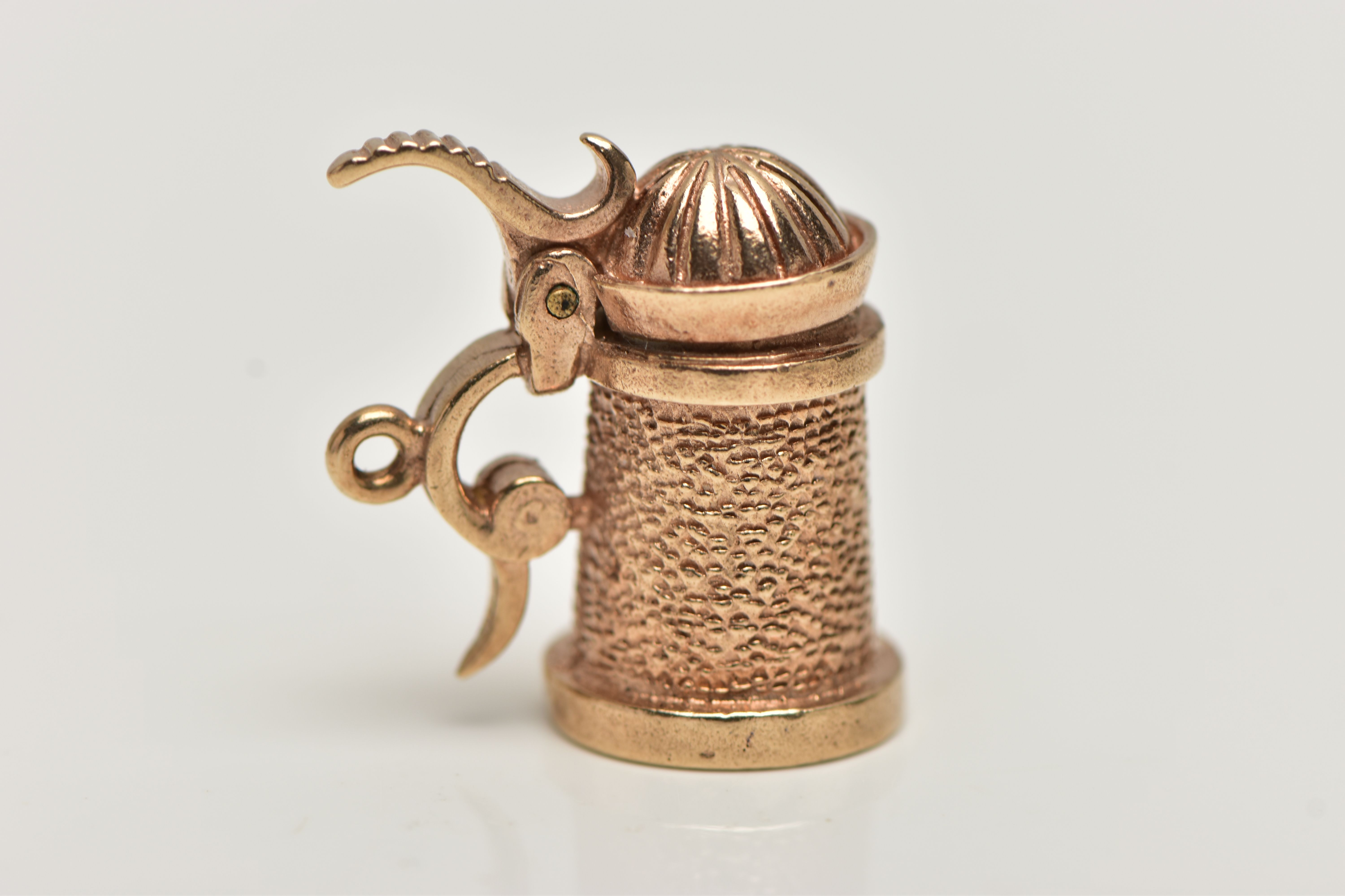 A 9CT GOLD CHARM, yellow gold charm of a tankard with an opening lid, hallmarked 9ct London, - Image 2 of 3