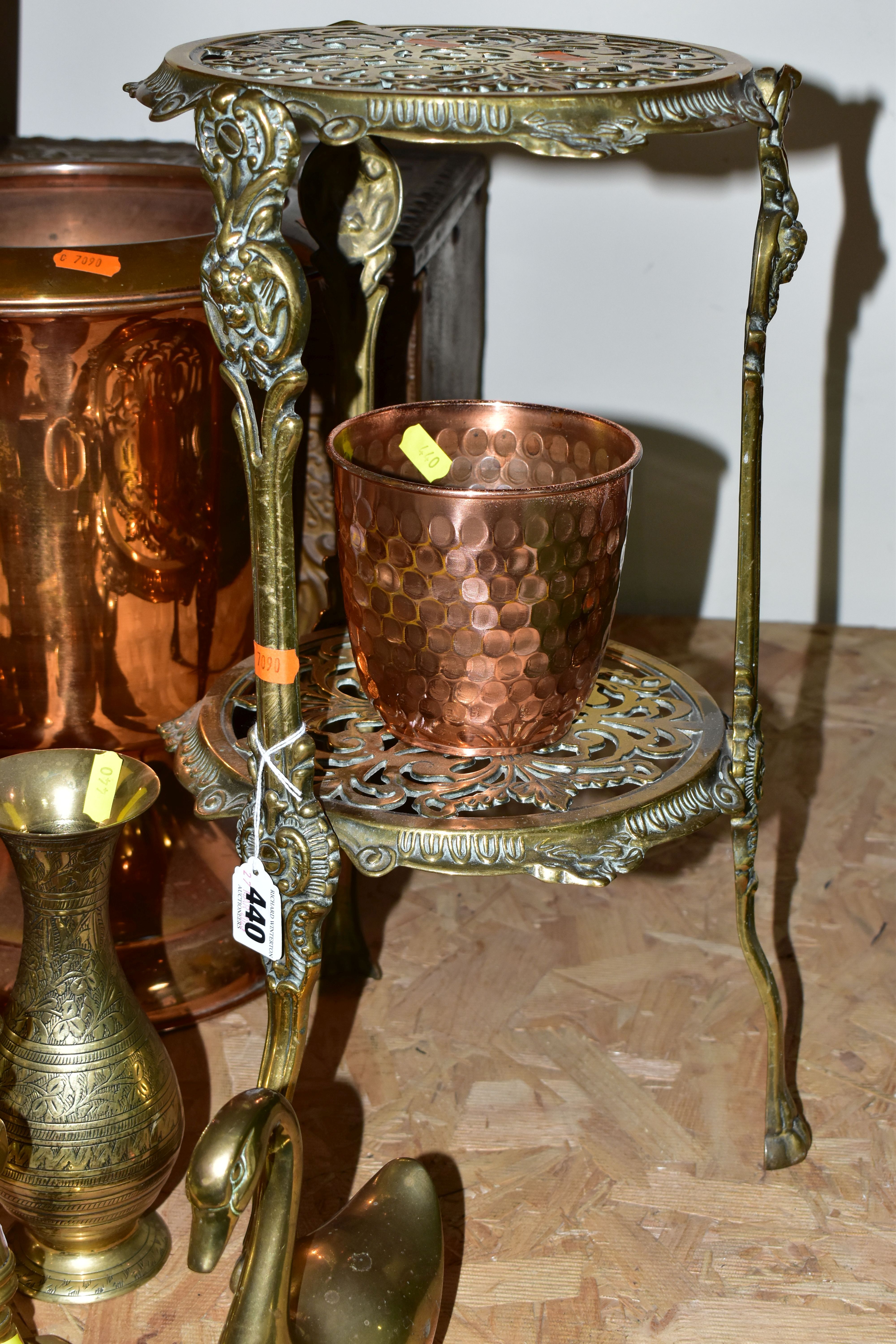 A GROUP OF METALWARE, to include a brass jardiniere stand with three feet, large copper planter, a - Image 3 of 7