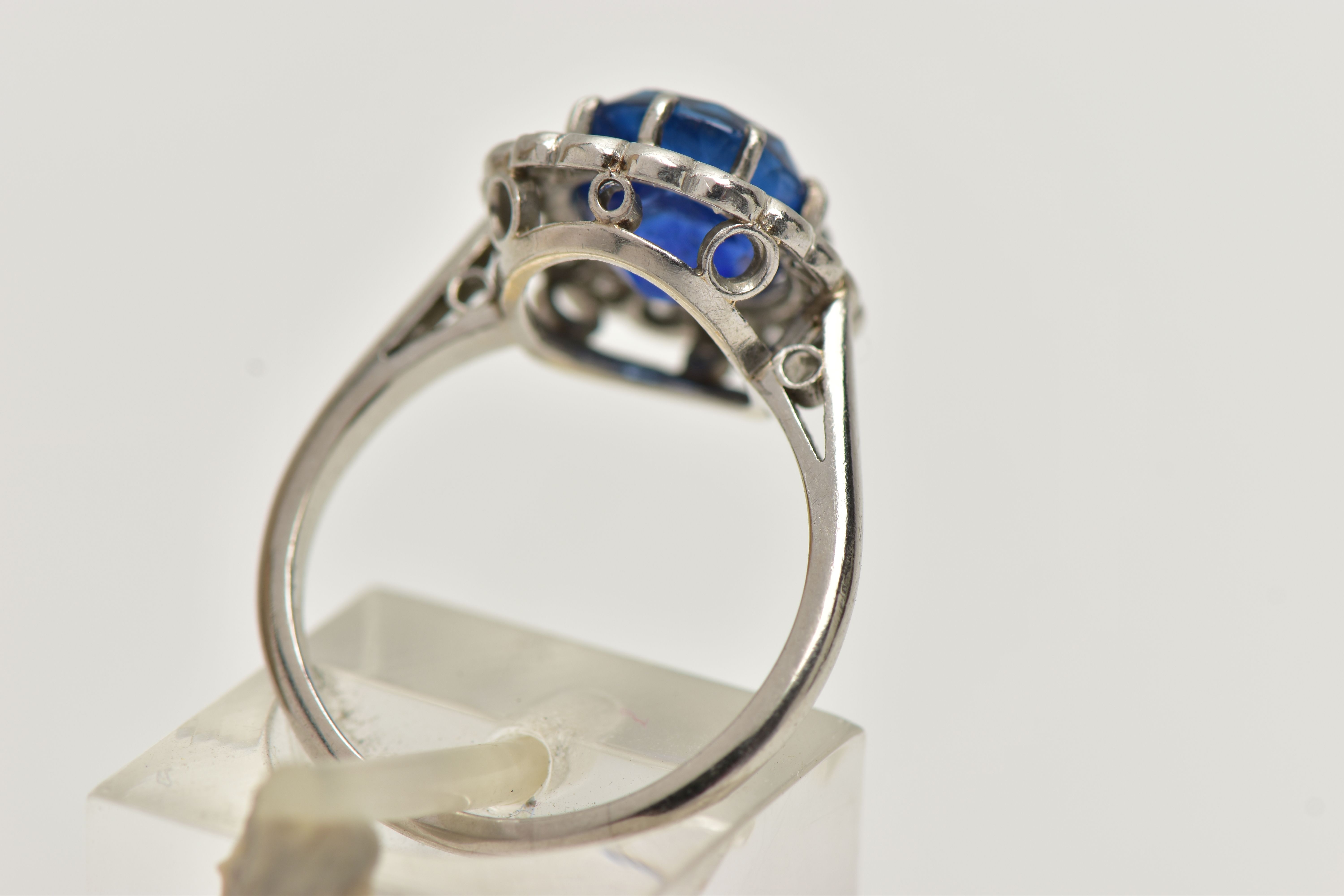 A SAPPHIRE AND DIAMOND CLUSTER RING, set with a mixed cut, cushion sapphire, measuring approximately - Image 3 of 13