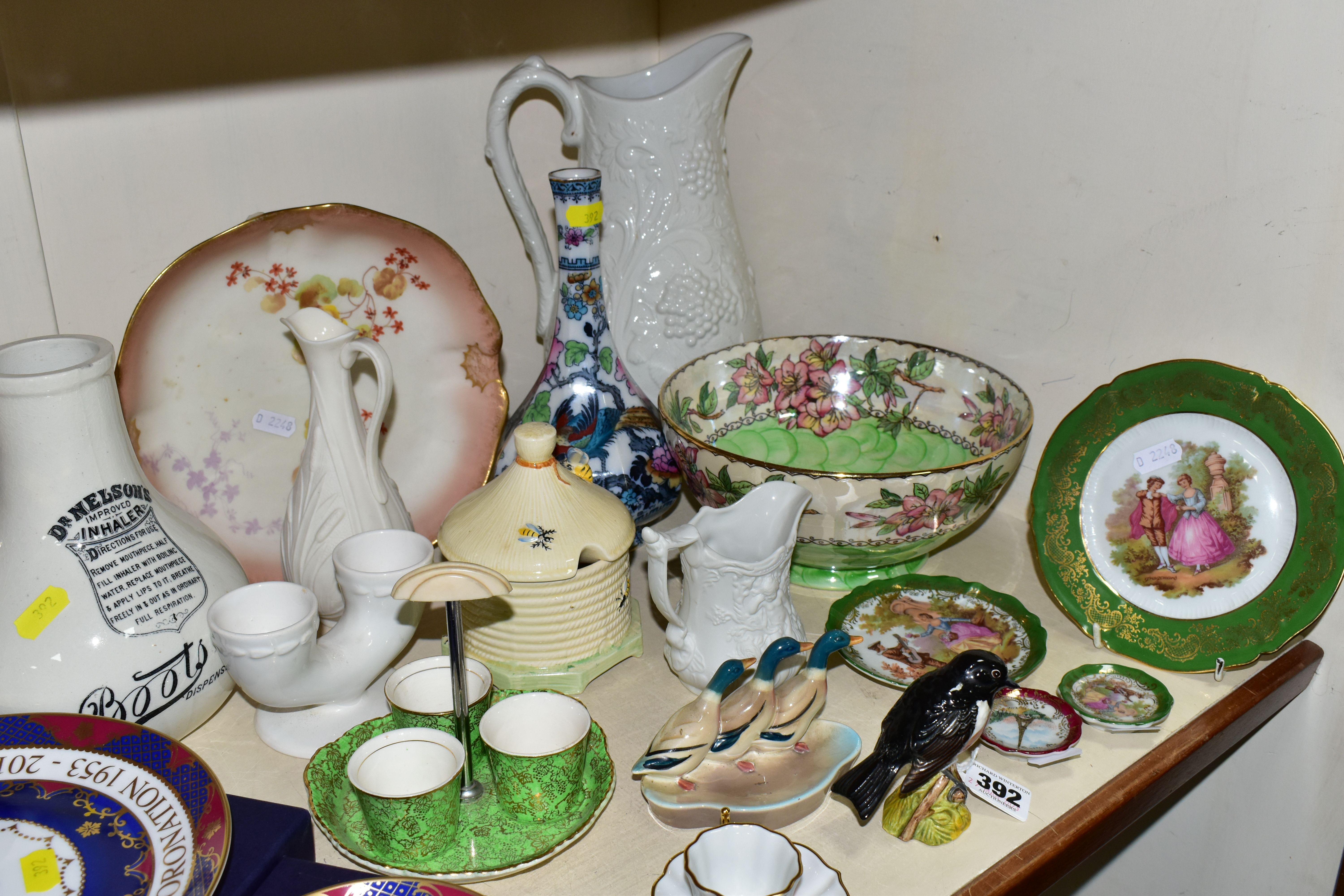 A COLLECTION OF MISCELLANEOUS CERAMICS, comprising four small Limoges cabinet plates, a Beswick - Image 3 of 9