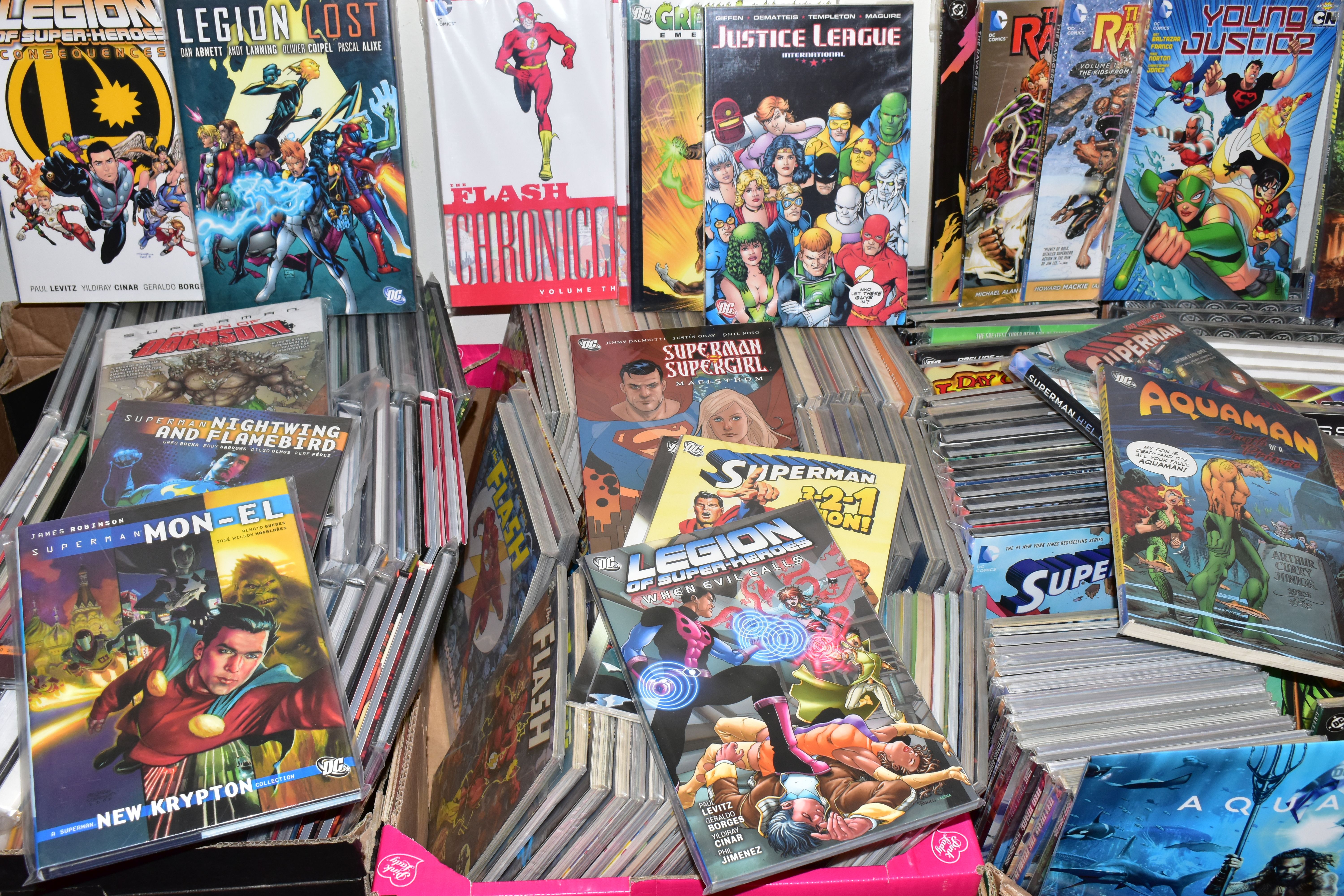 OVER 450 COMICS, Comics are mostly DC and include Batman, Superman, Flash, Green Lantern, Green - Image 4 of 6