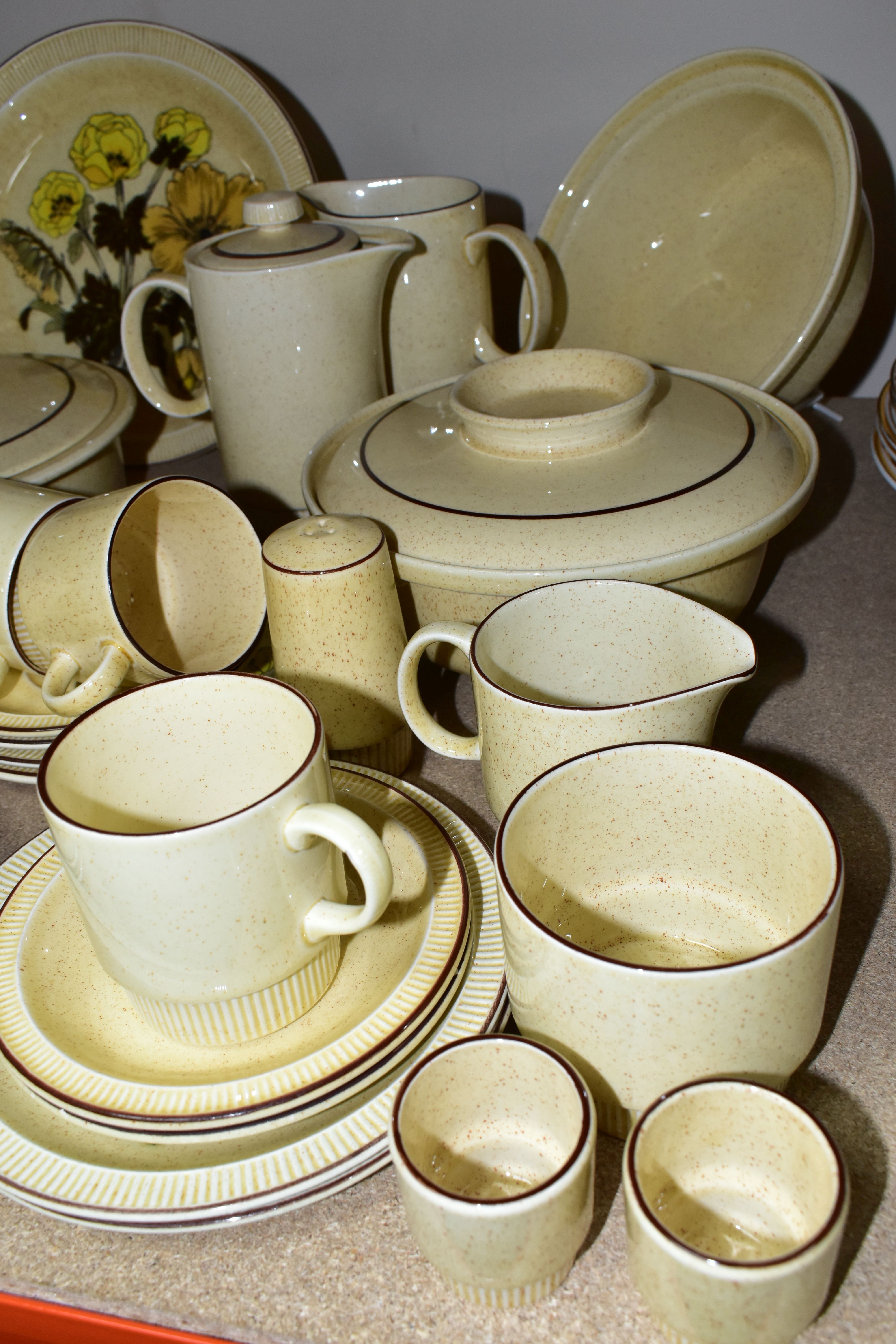 A POOLE POTTERY BROADSTONE COMPACT SHAPE DINNER SET, comprising one sugar bowl, two egg cups, salt - Image 2 of 5