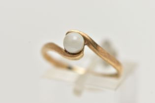 A 9CT GOLD SINGLE PEARL RING, set with a single cultured pearl, between crossover shoulders, leading