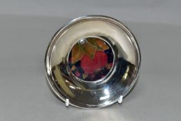 A MOORCROFT POTTERY MOTIF INLAID INTO A SMALL METAL BOWL, the Moorcroft motif in Pomegranate