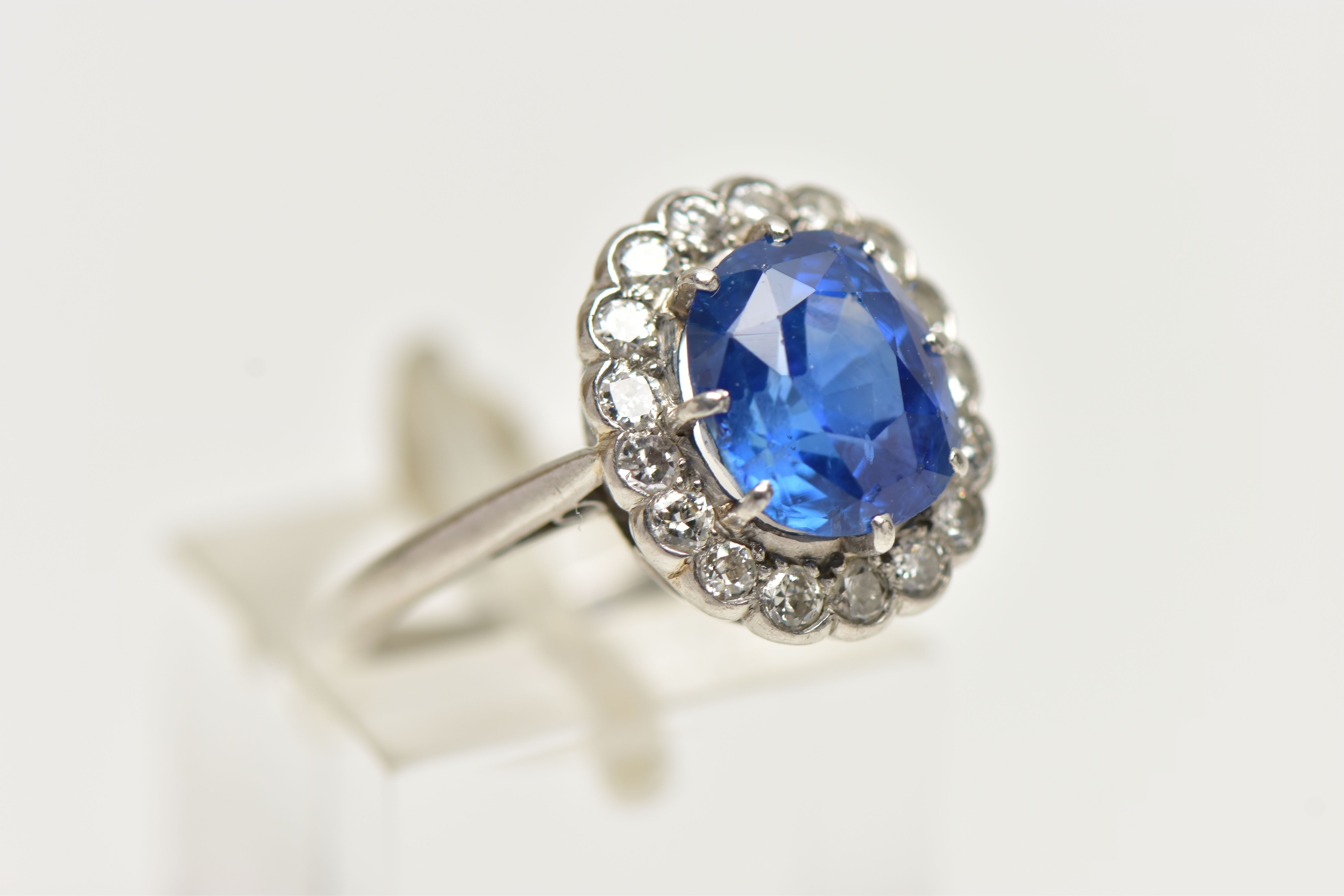 A SAPPHIRE AND DIAMOND CLUSTER RING, set with a mixed cut, cushion sapphire, measuring approximately - Image 4 of 13