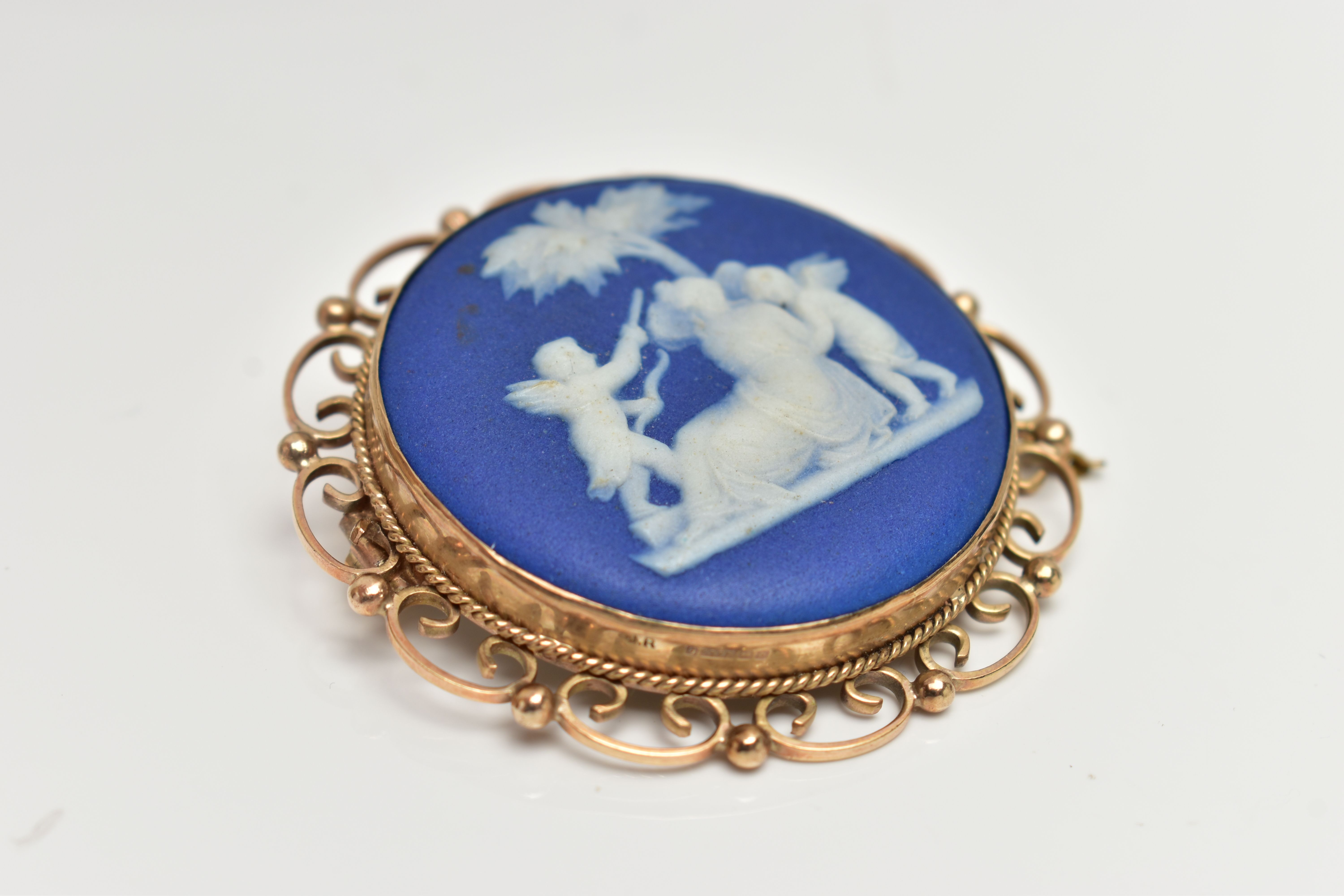 A 9CT GOLD ‘WEDGEWOOD’ CAMEO BROOCH, a blue ‘Wedgewood’ Grecian cameo, set within a yellow gold - Image 3 of 4