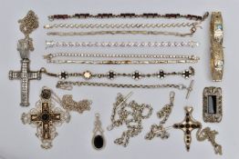 A BAG OF ASSORTED WHITE METAL JEWELLERY, to include a silver belcher chain and matching bracelet,