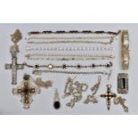 A BAG OF ASSORTED WHITE METAL JEWELLERY, to include a silver belcher chain and matching bracelet,