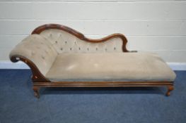 AN EDWARDIAN CHAISE LOUNGE, with mahogany frame, buttoned beige upholstery, on cabriole legs, and