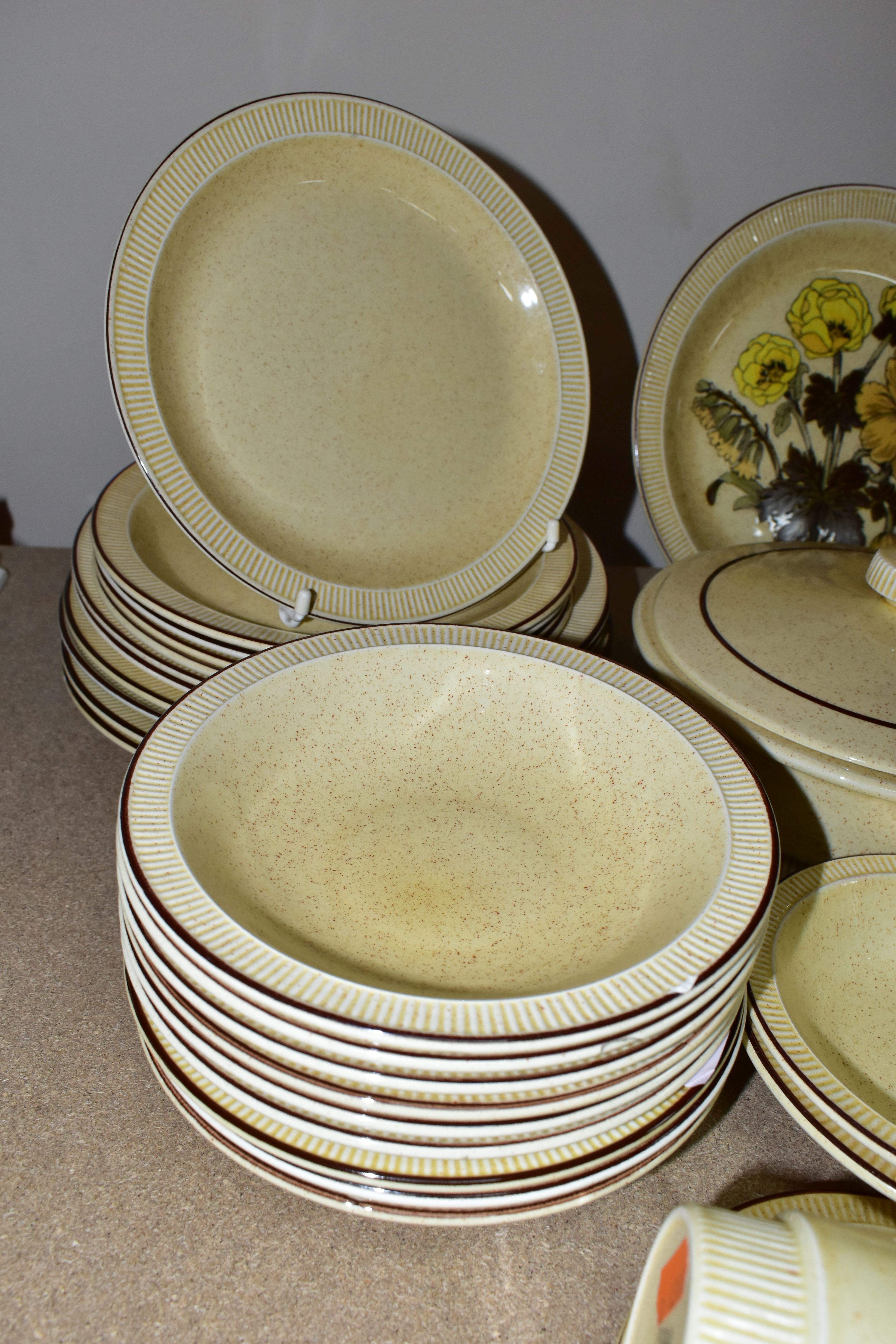 A POOLE POTTERY BROADSTONE COMPACT SHAPE DINNER SET, comprising one sugar bowl, two egg cups, salt - Image 4 of 5