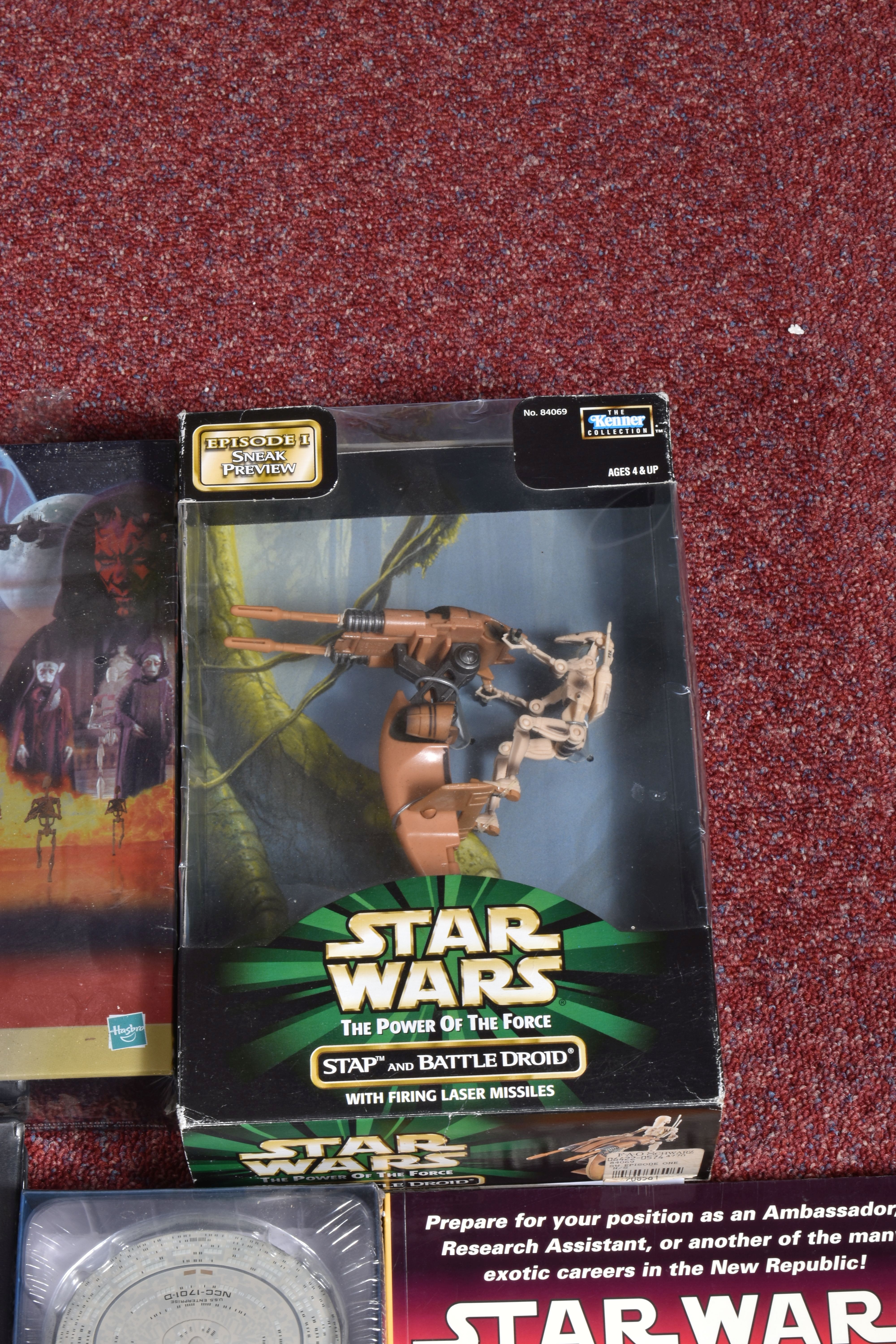 A COLLECTION OF STAR WARS COLLECTABLES, VHS, FIGURES AND GAMES, to include a sealed Star wars - Image 3 of 9