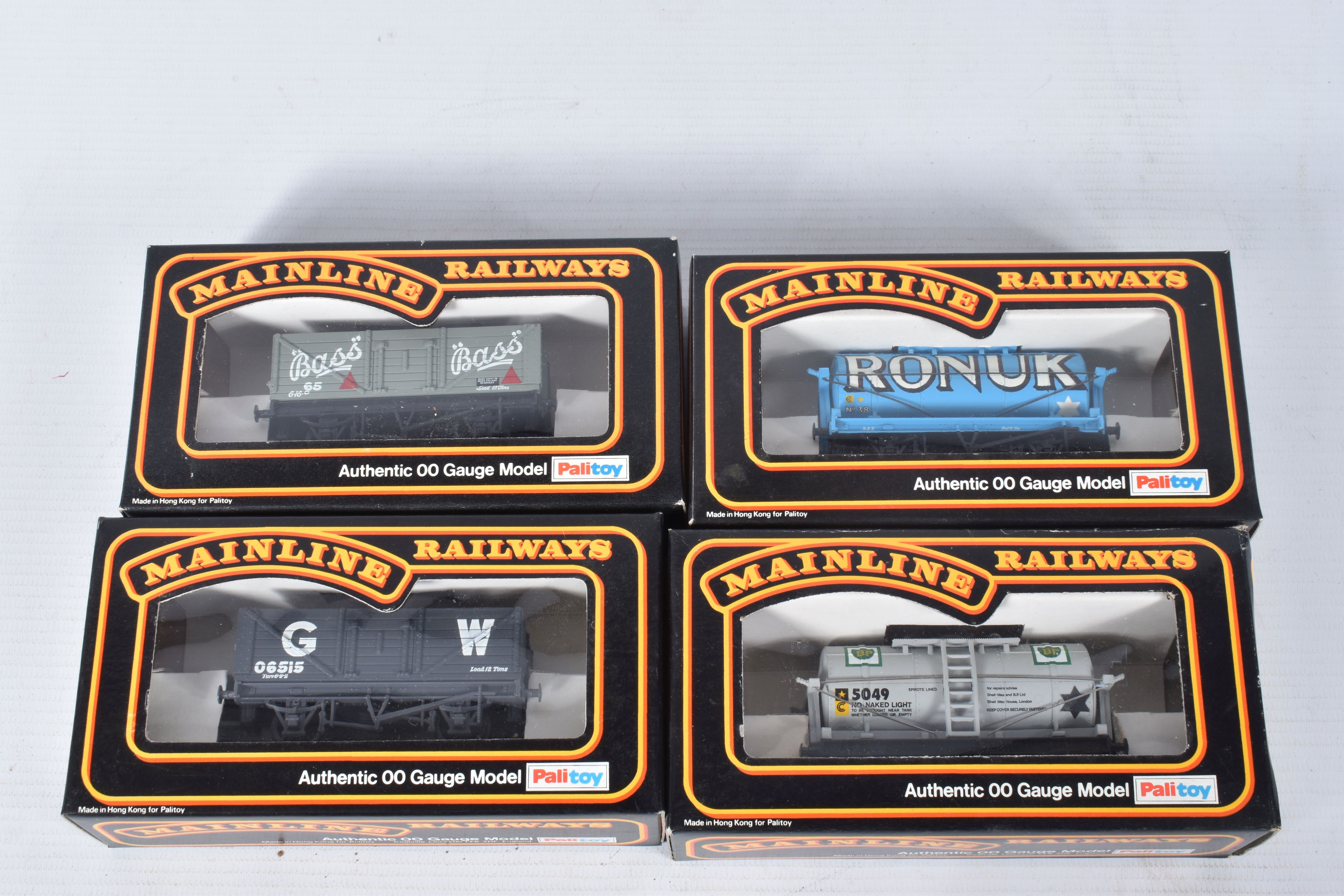 A QUANTITY OF BOXED AND UNBOXED MAINLINE RAILWAYS AND AIRFIX GMR OO GAUGE FREIGHT ROLLING STOCK, - Image 8 of 12