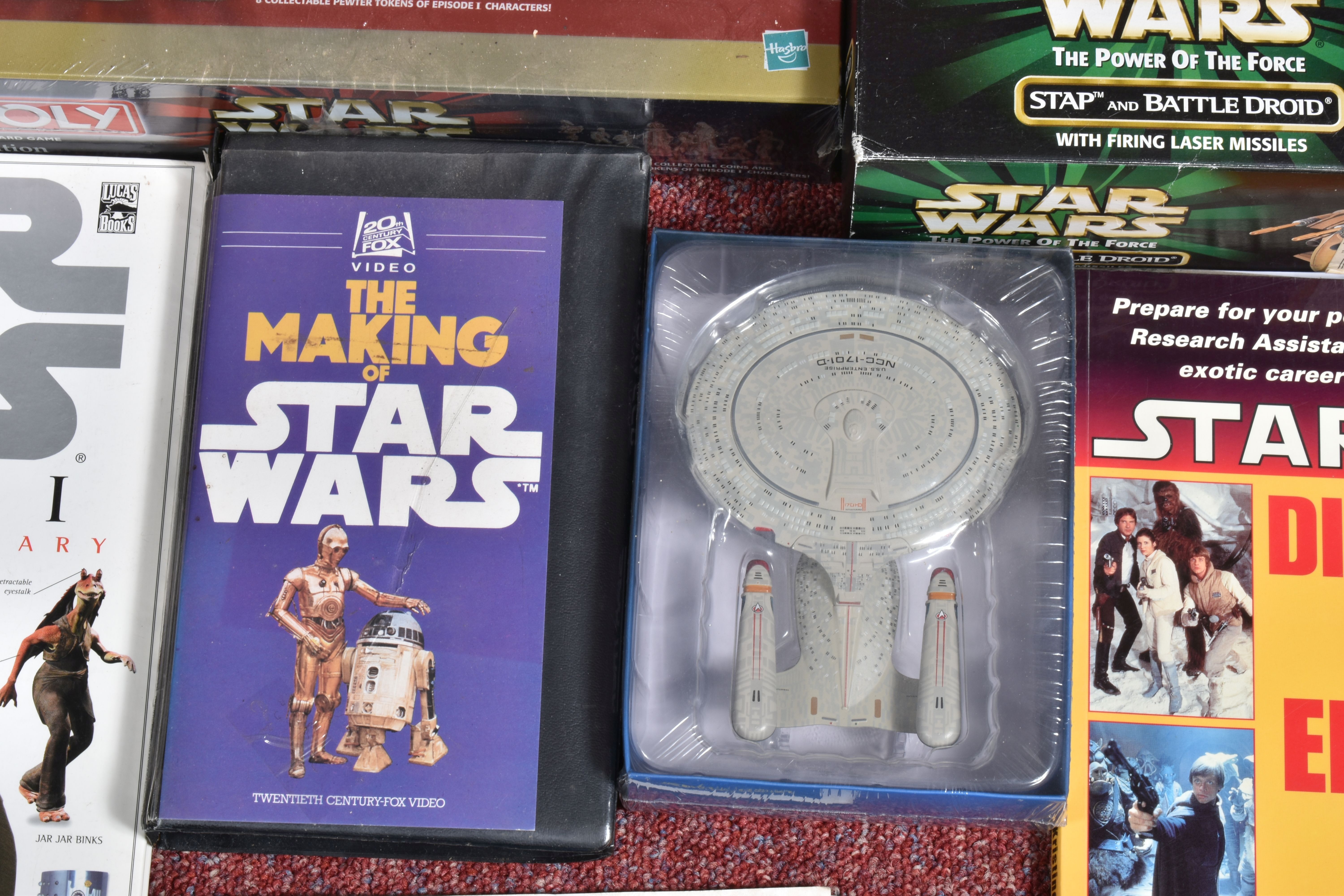 A COLLECTION OF STAR WARS COLLECTABLES, VHS, FIGURES AND GAMES, to include a sealed Star wars - Image 8 of 9