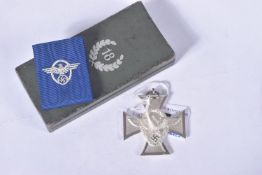 A GERMAN THIRD REICH POLICE 18 YEAR LONG SERVICE CROSS, the award comes in a green/grey hinged box