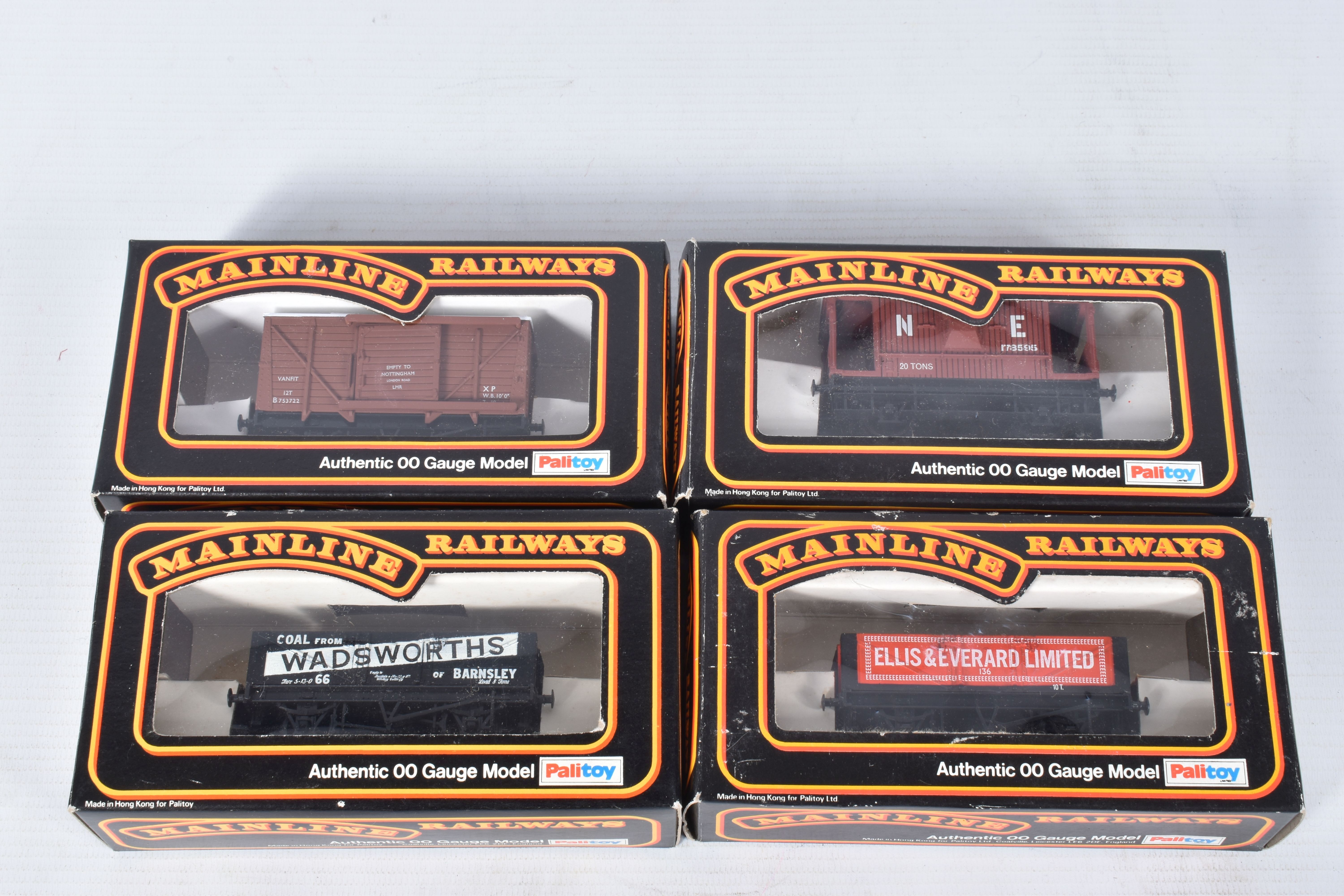 A QUANTITY OF BOXED AND UNBOXED MAINLINE RAILWAYS AND AIRFIX GMR OO GAUGE FREIGHT ROLLING STOCK, - Image 6 of 12