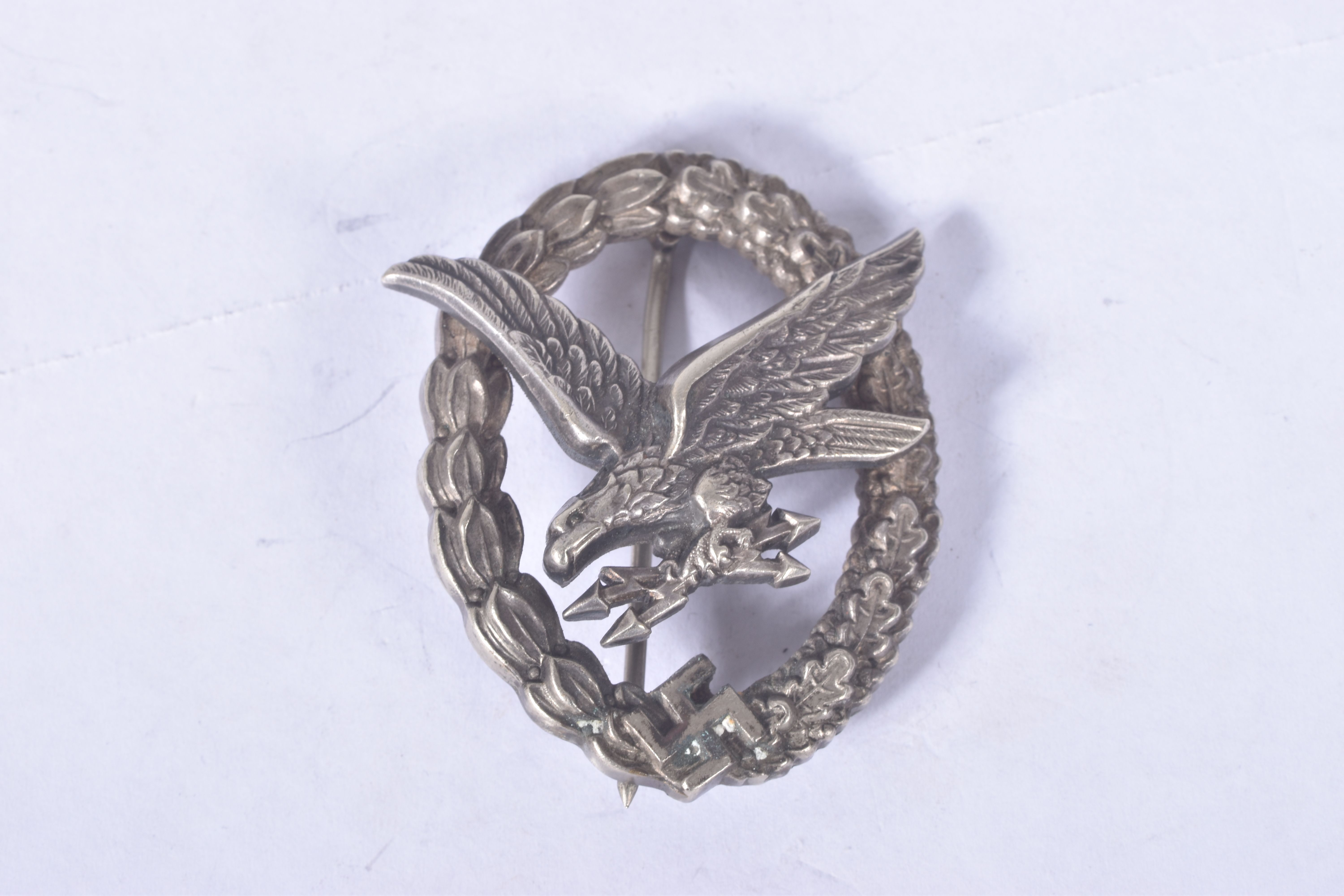 WWII ERA RADIO OPERATOR ERIAL GUNNERS BADGE, this is an early Tombak Luftwaffe RA/OG badge by Berg - Image 2 of 4