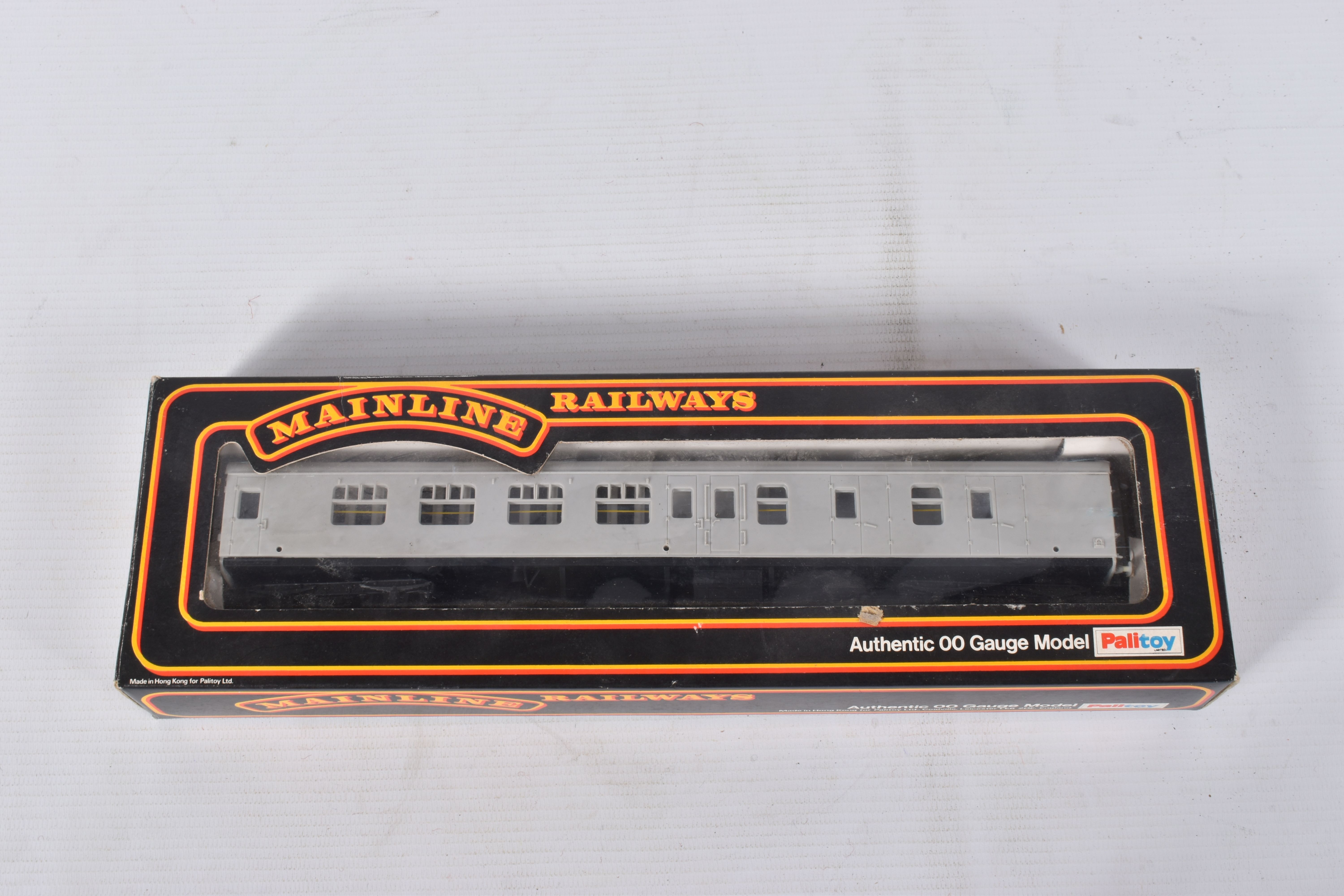 AN UNBOXED MAINLINE OO GAUGE CLASS 45 PEAK LOCOMOTIVE WITH UNPAINTED GREY PLASTIC BODY, possibly one - Image 7 of 8