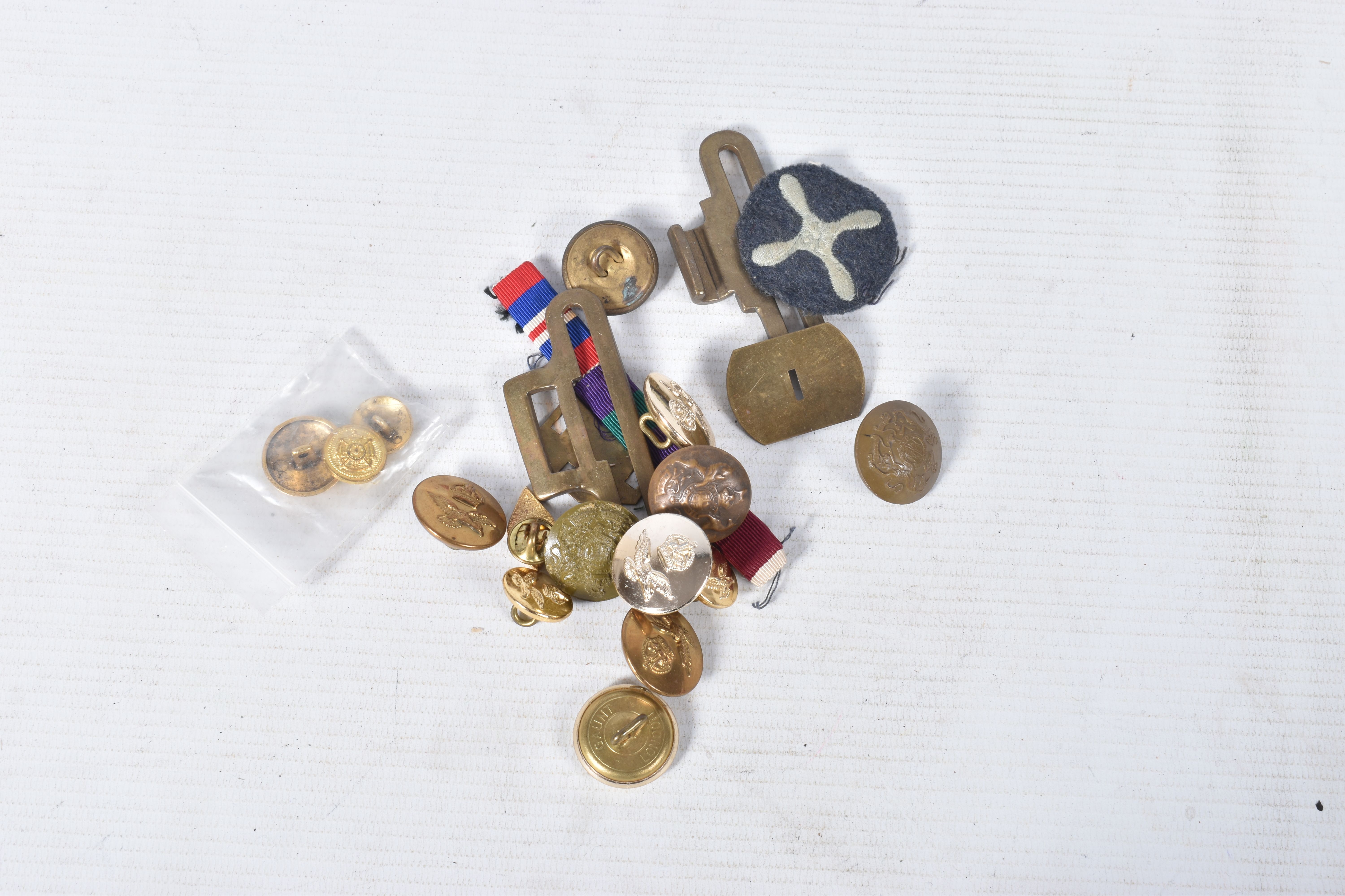 A BOX OF MIXED MILITARIA, to include a WWII compass, WWI trench art, gas masks, buttons, badges, - Image 13 of 24