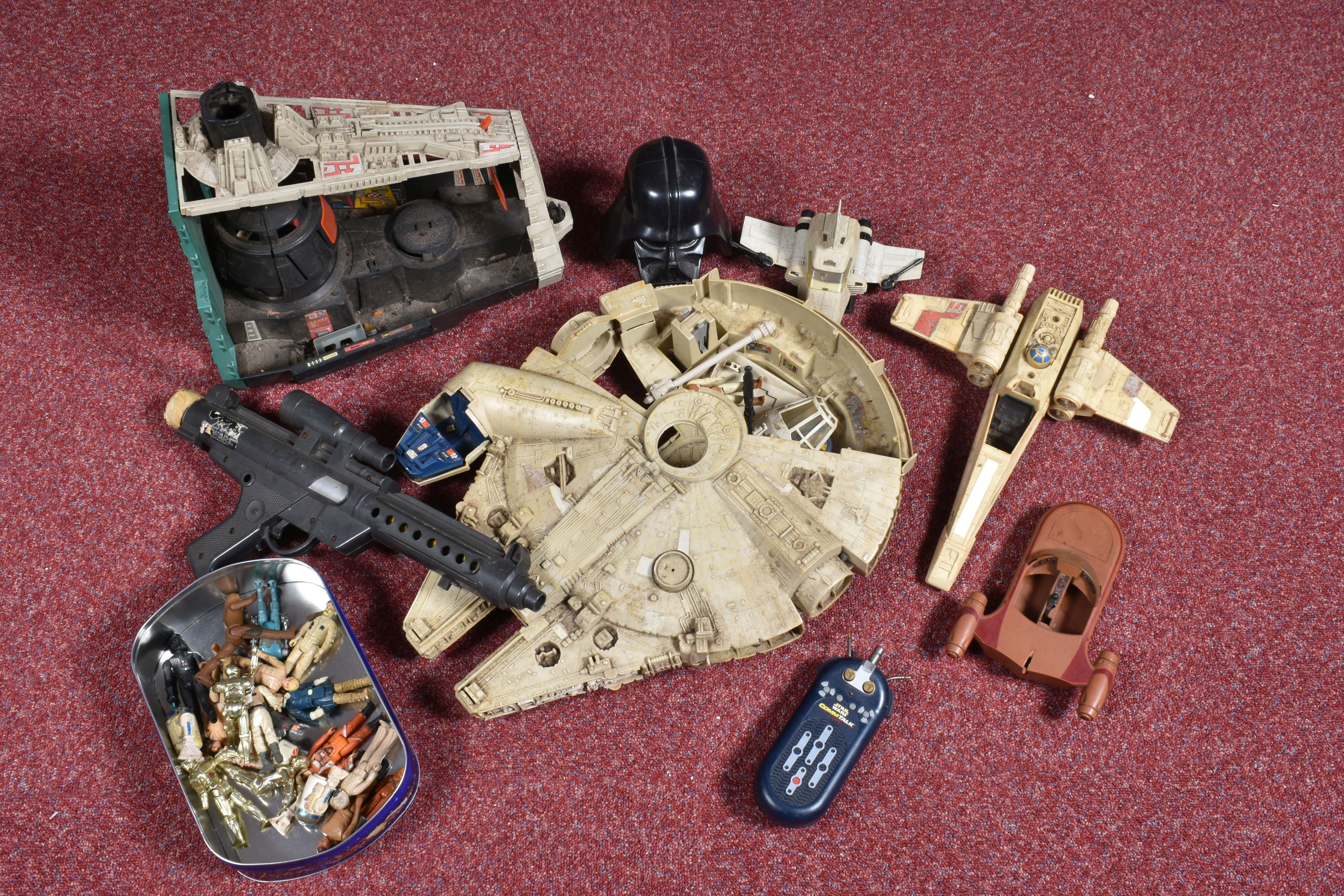 A COLLECTION OF VINTAGE PLAYWORN STAR WARS FIGURES, PLAYSETS, MODEL GUN ETC, figures to include