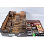 A QUANTITY OF BOXED AND UNBOXED MAINLINE RAILWAYS AND AIRFIX GMR OO GAUGE FREIGHT ROLLING STOCK,