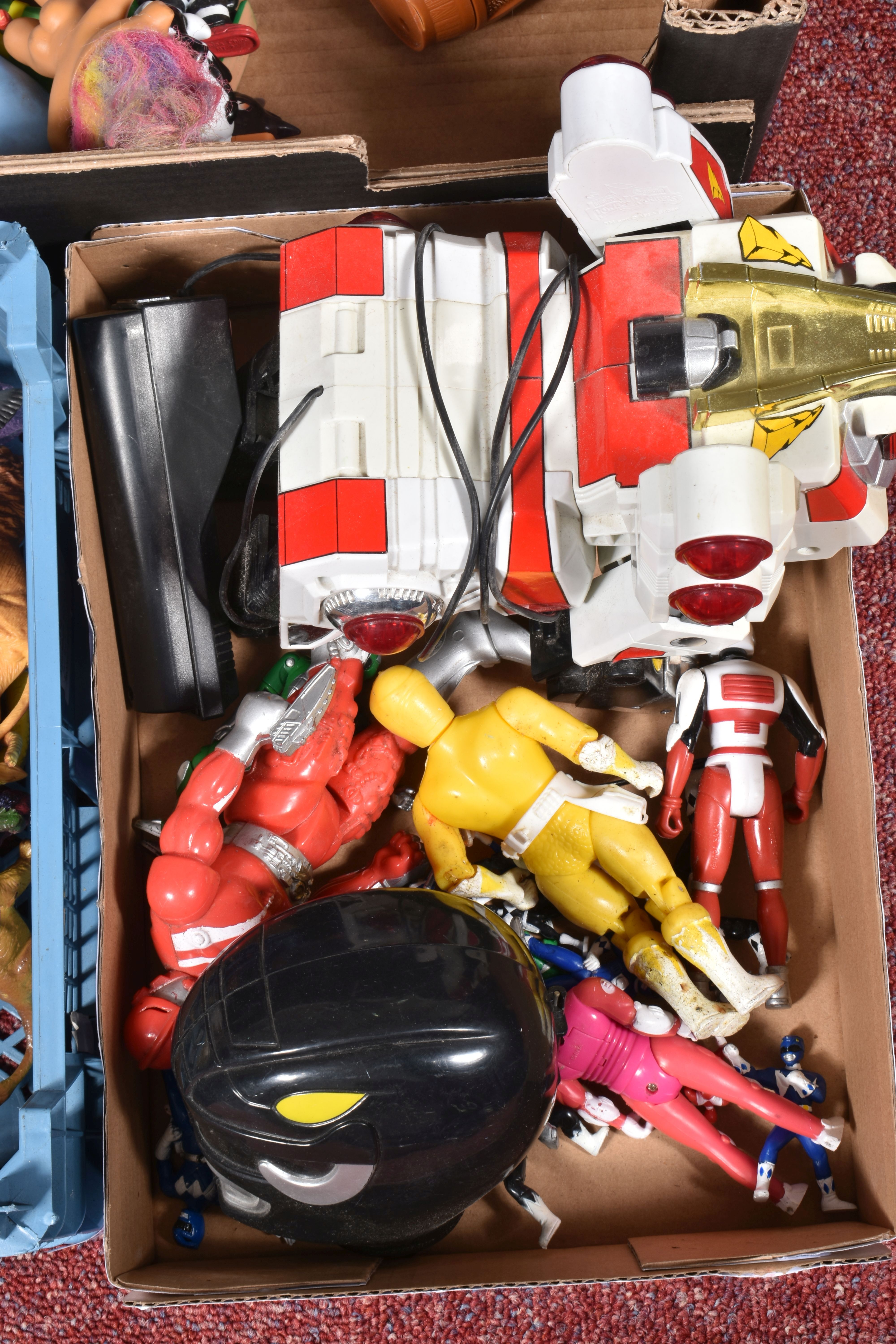 A COLLECTION OF UNBOXED AND ASSORTED ACTION FIGURES AND PLASTIC ANIMALS ETC., to include Power - Image 5 of 8