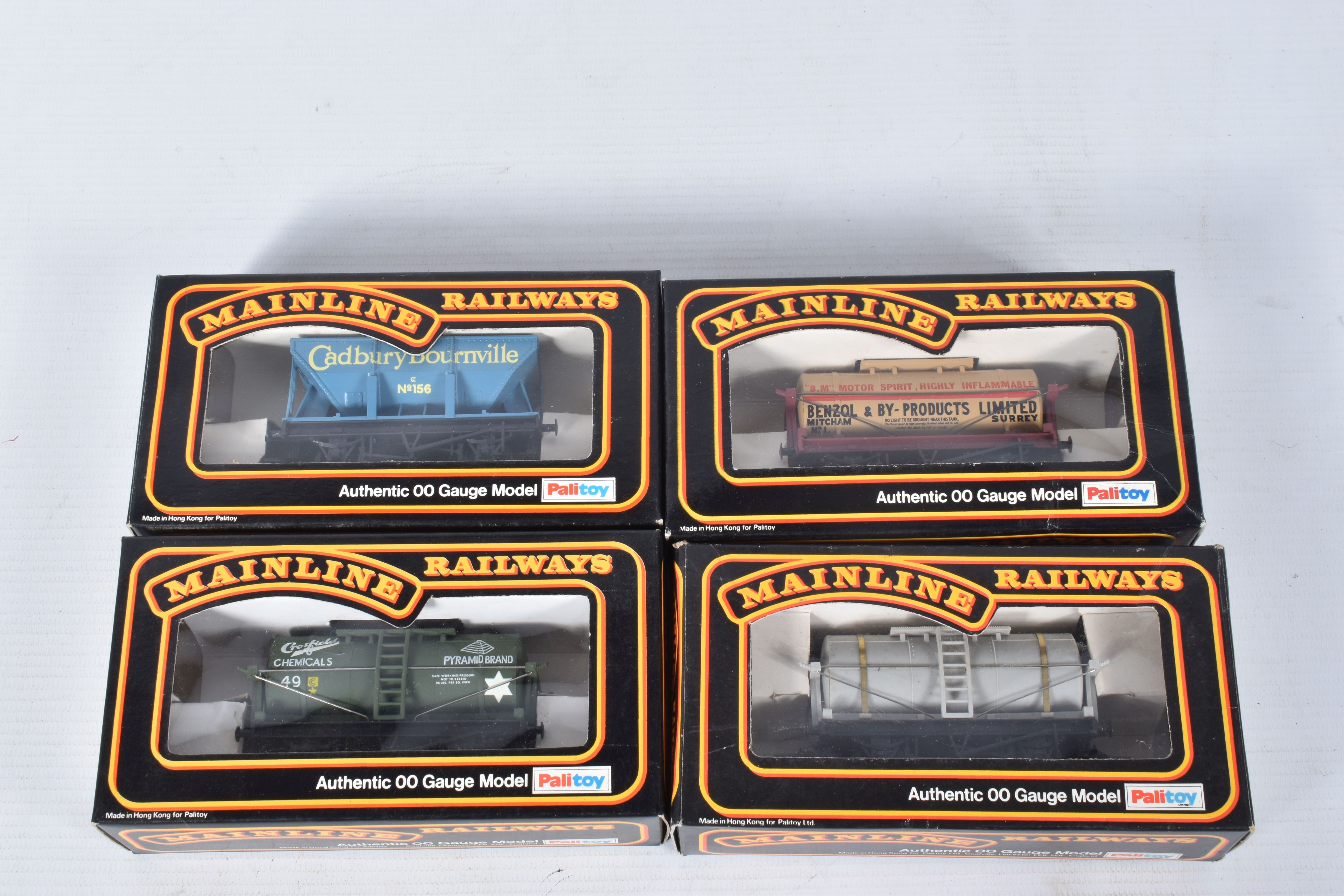 A QUANTITY OF BOXED AND UNBOXED MAINLINE RAILWAYS AND AIRFIX GMR OO GAUGE FREIGHT ROLLING STOCK, - Image 9 of 12