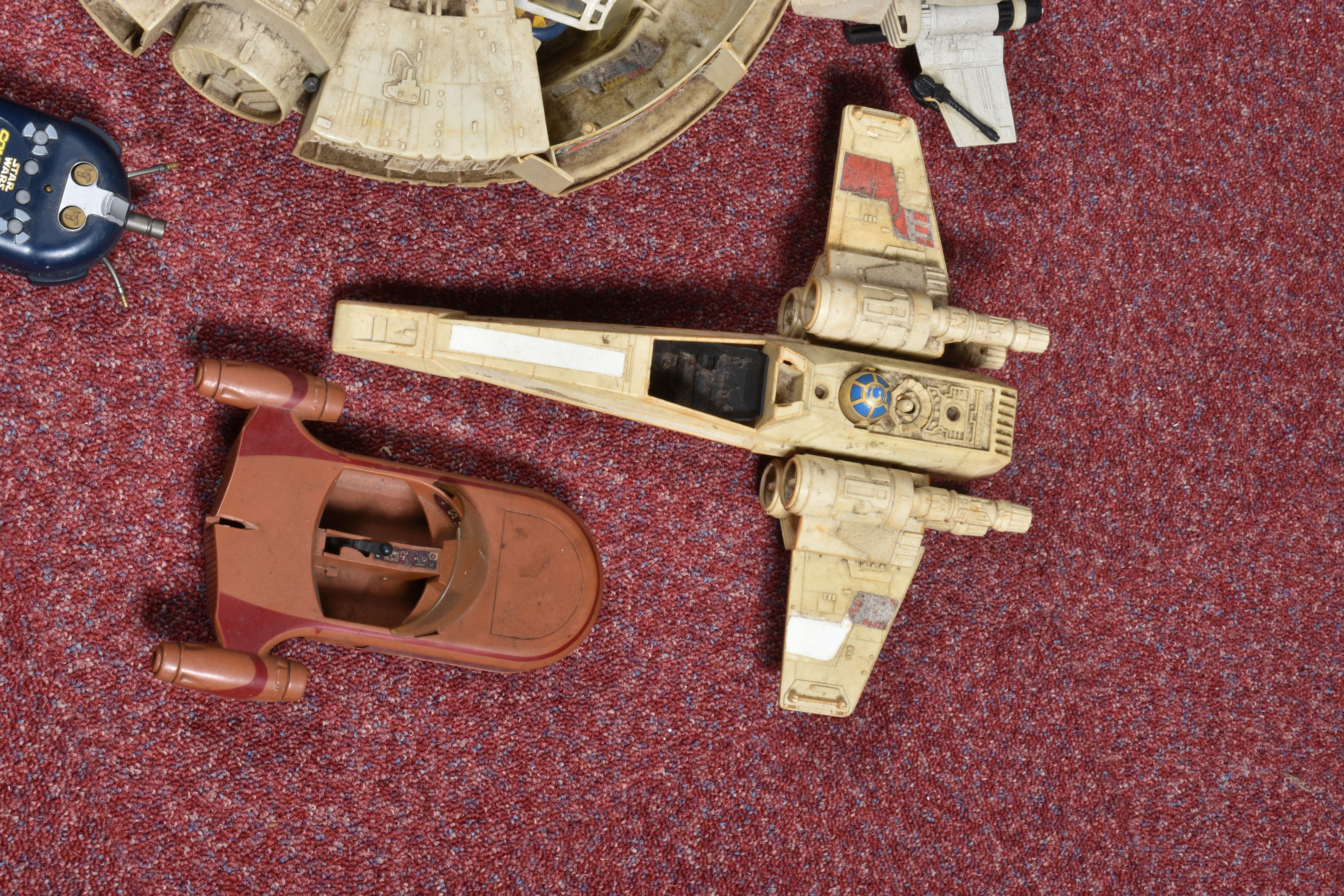 A COLLECTION OF VINTAGE PLAYWORN STAR WARS FIGURES, PLAYSETS, MODEL GUN ETC, figures to include - Image 5 of 7