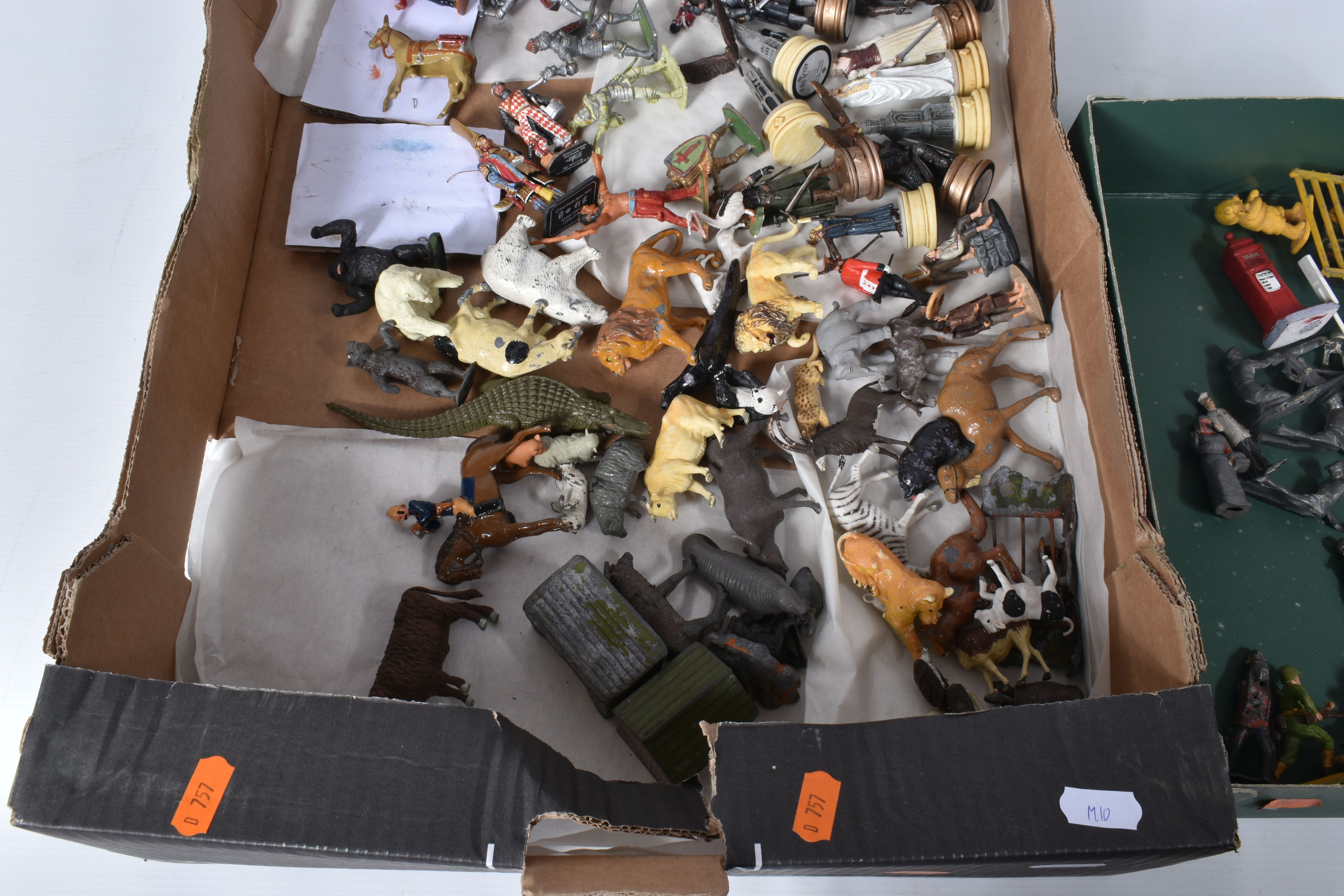 A QUANTITY OF UNBOXED AND ASSORTED HOLLOWCAST LEAD AND PLASTIC FIGURES, assorted soldiers, - Image 4 of 5