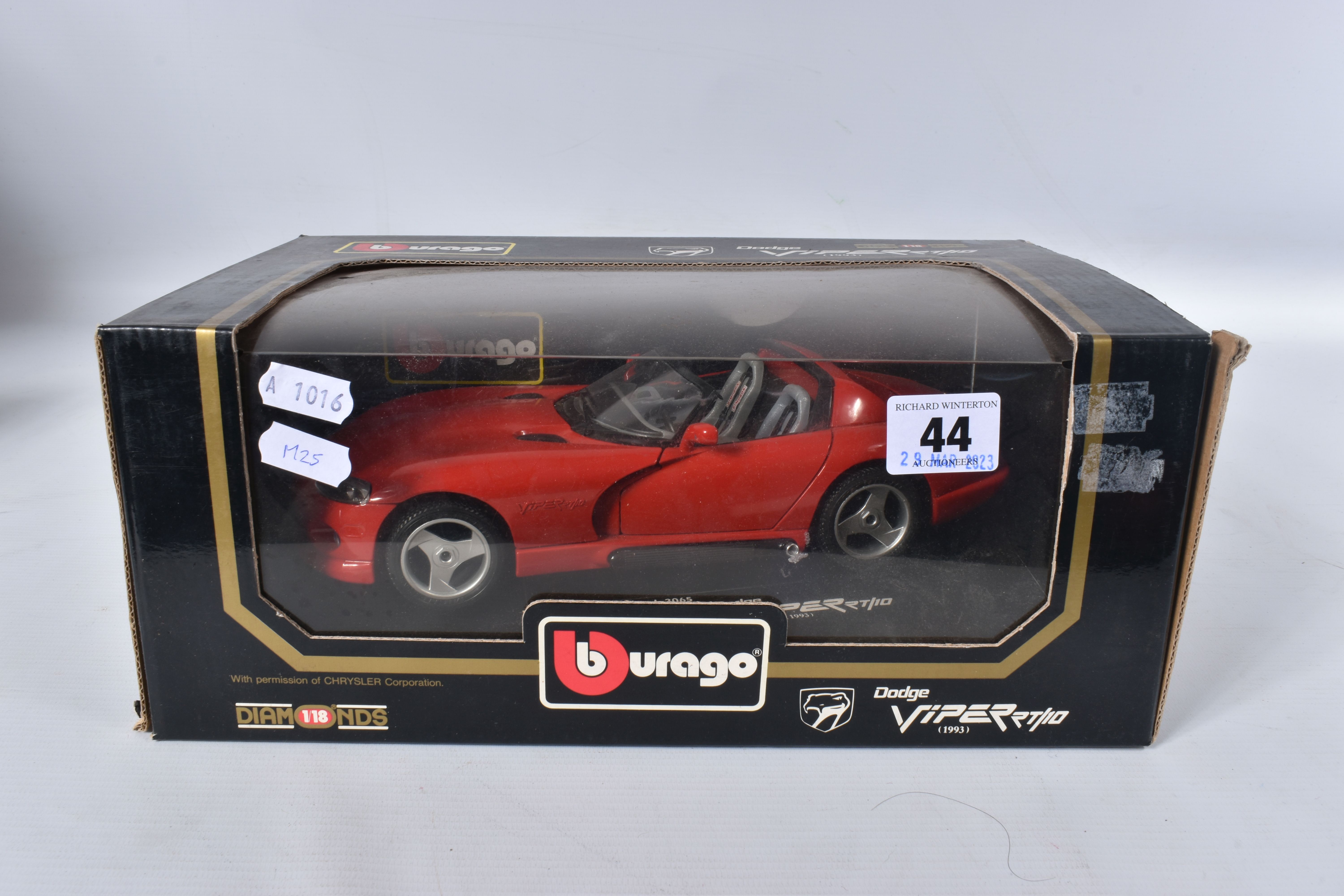 A COLLECTION OF ASSORTED BOXED 1:18 SCALE DIECAST SPORTS CAR MODELS, assorted models of British, - Image 8 of 25