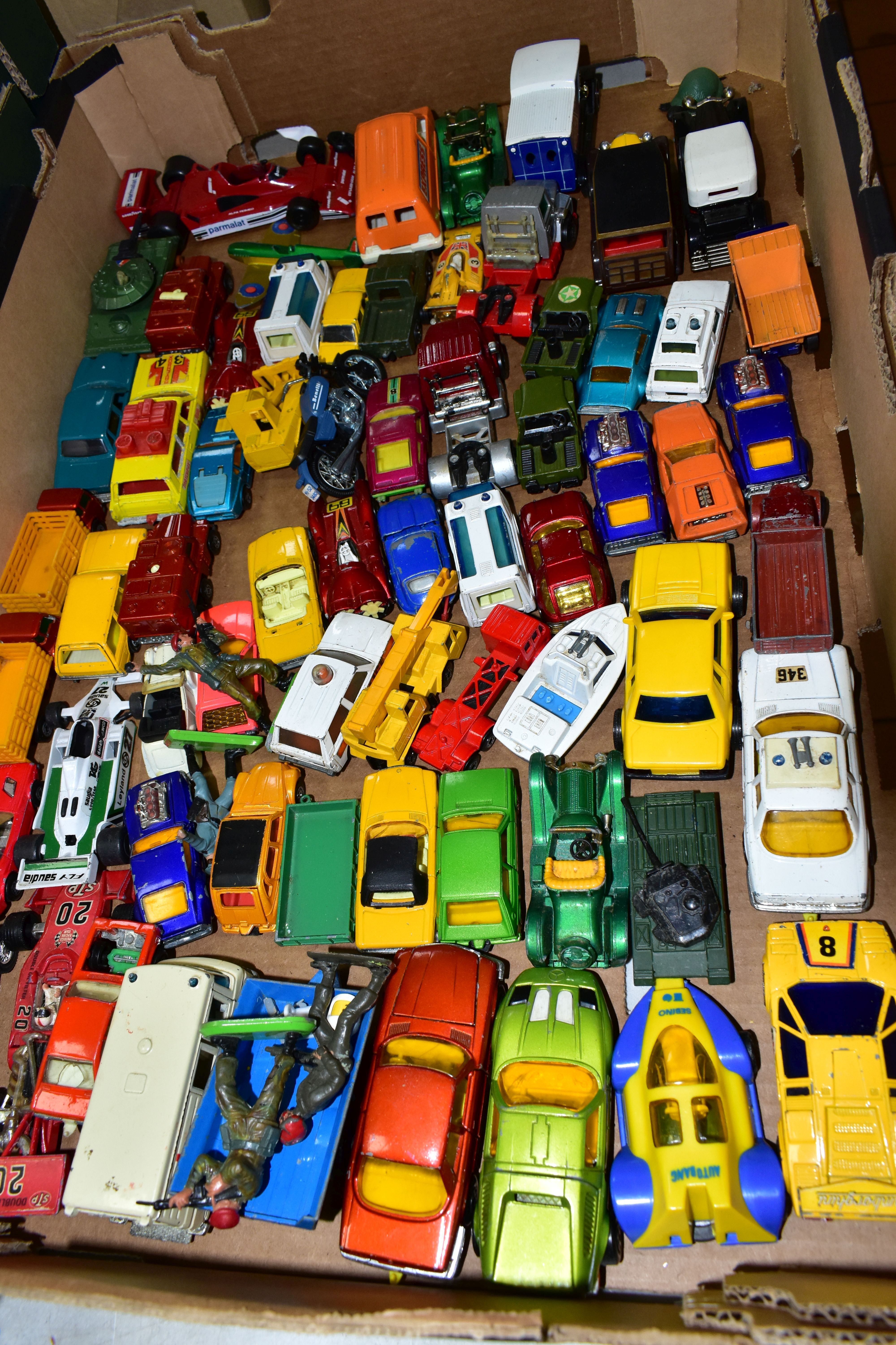 A QUANTITY OF UNBOXED AND ASSORTED PLAYWORN DIECAST VEHICLES, to include Dinky, Corgi, Matchbox, - Image 4 of 7