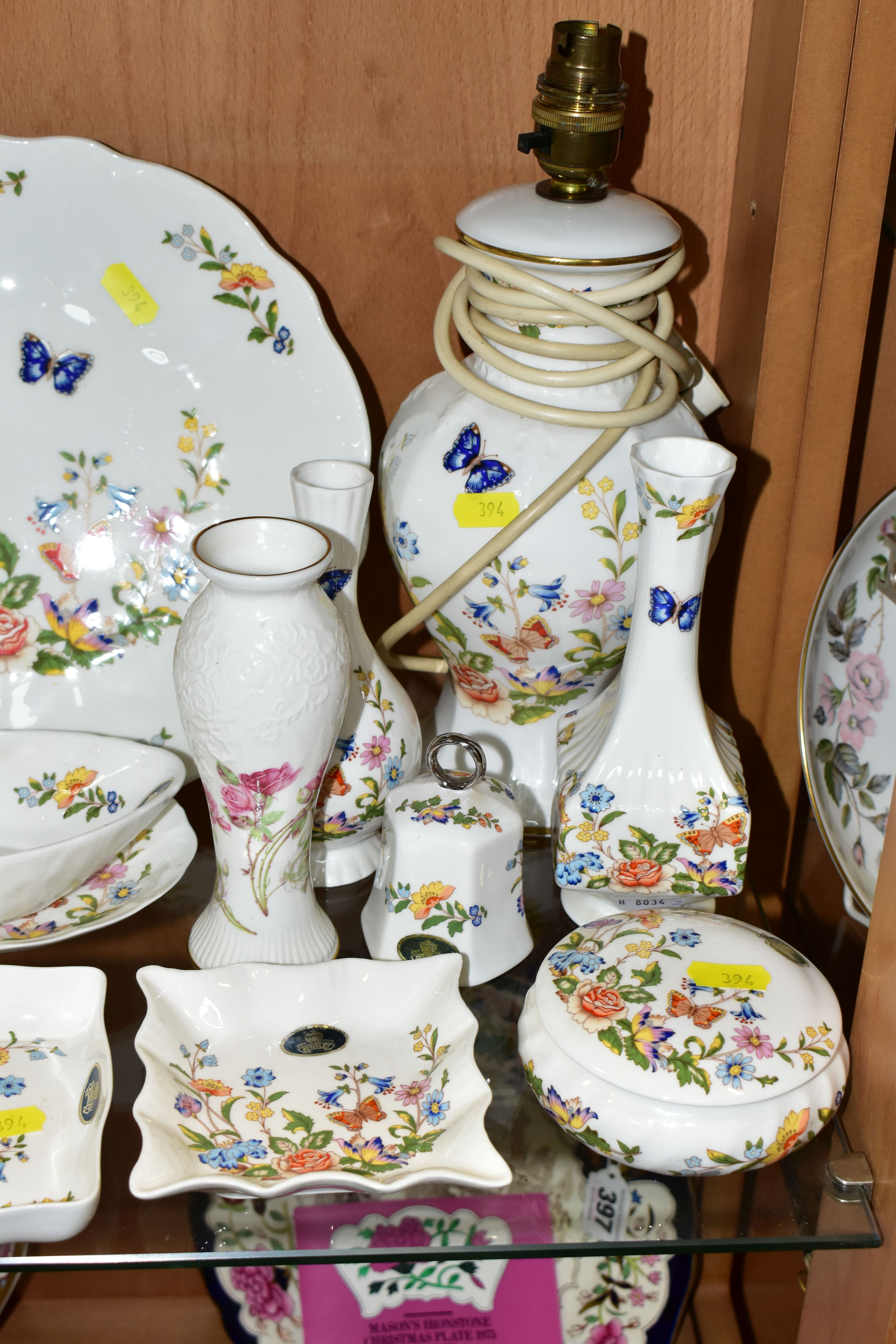 A QUANTITY OF AYNSLEY 'COTTAGE GARDEN' PATTERN GIFTWARE, comprising a table lamp, three pin - Image 3 of 6