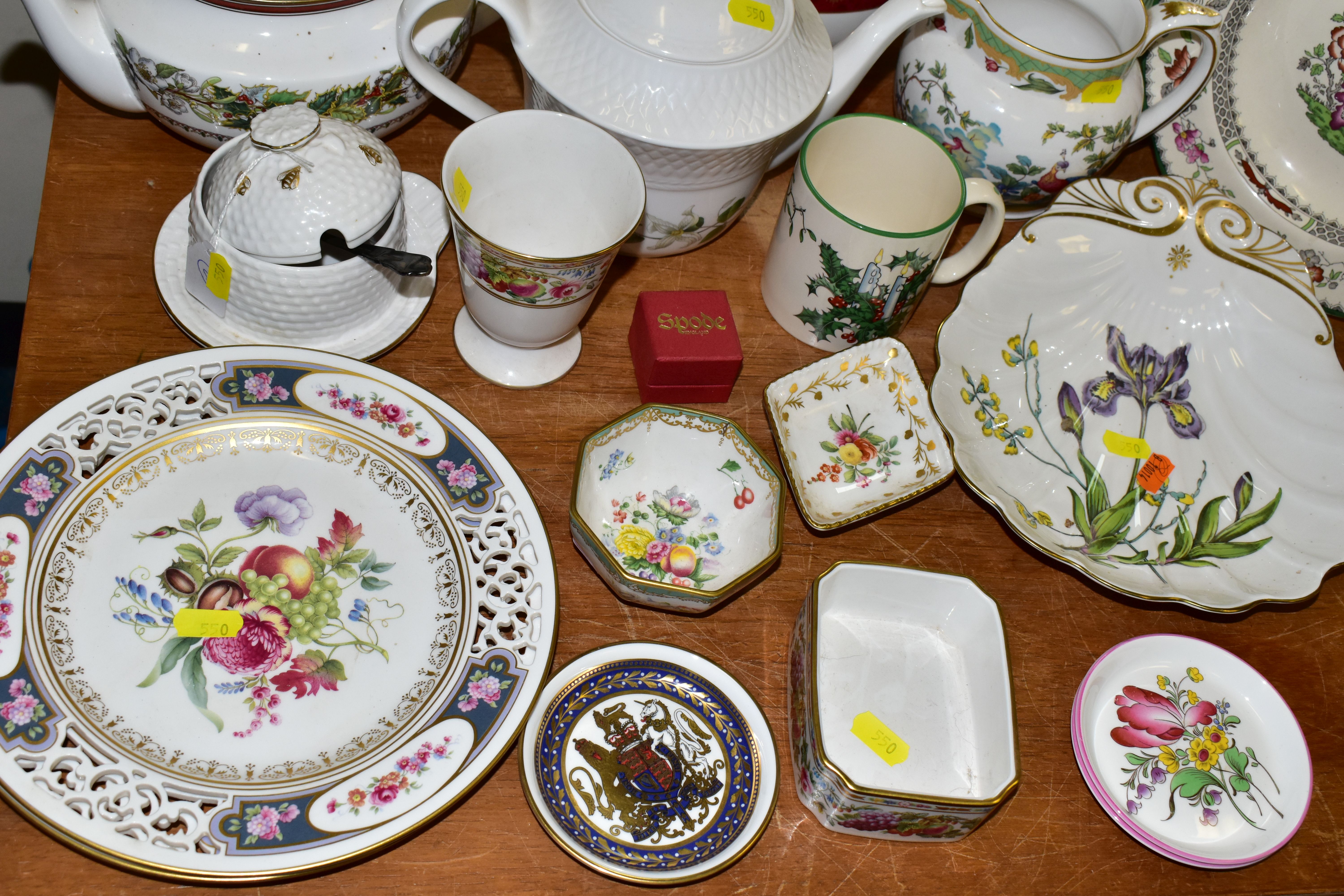 A COLLECTION OF ASSORTED SPODE CERAMICS, including a pair of limited edition plates commemorating - Image 4 of 5