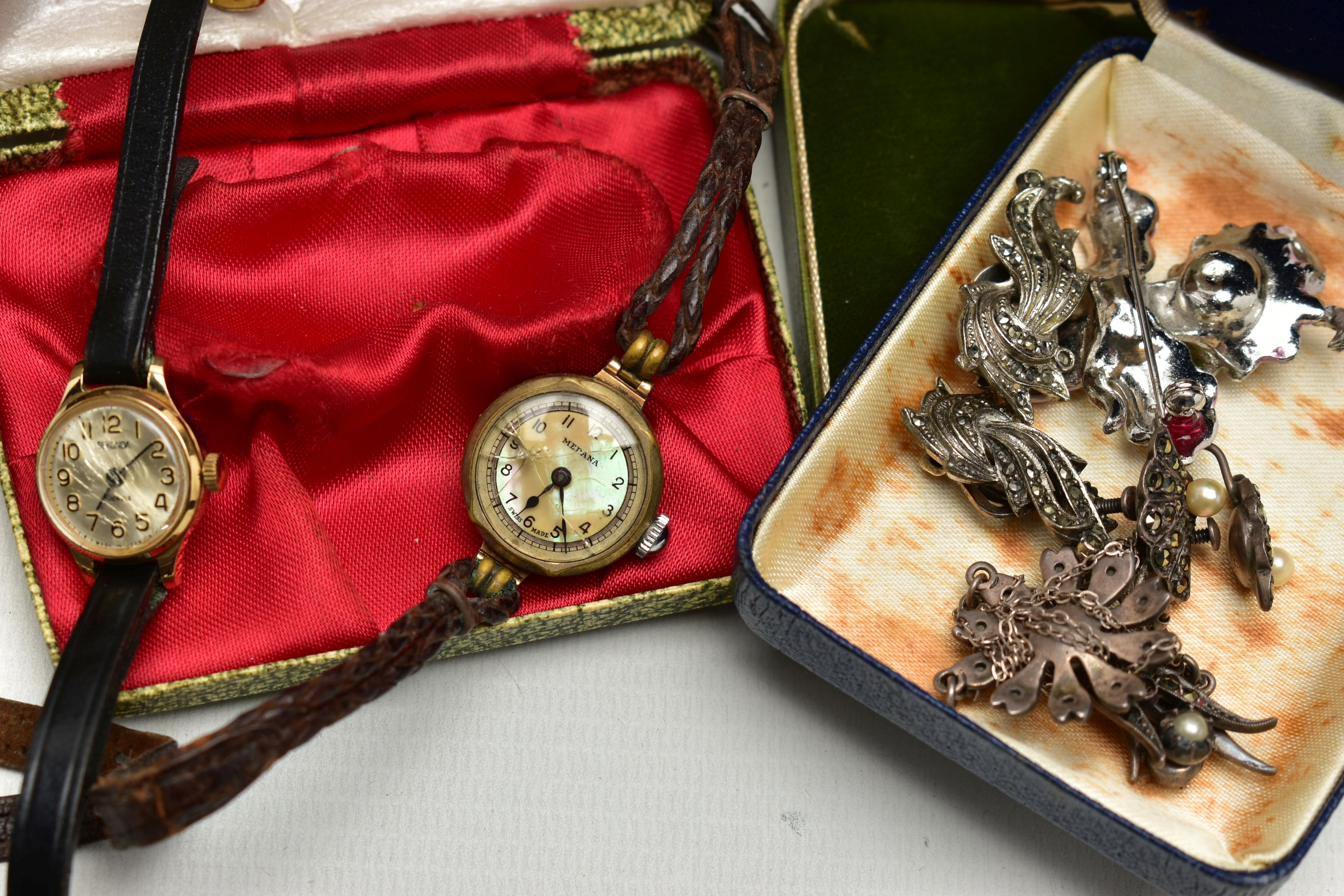 A CREAM JEWELLERY BOX WITH CONTENTS, to include a white metal butterfly wing pendant stamped ' - Image 4 of 5