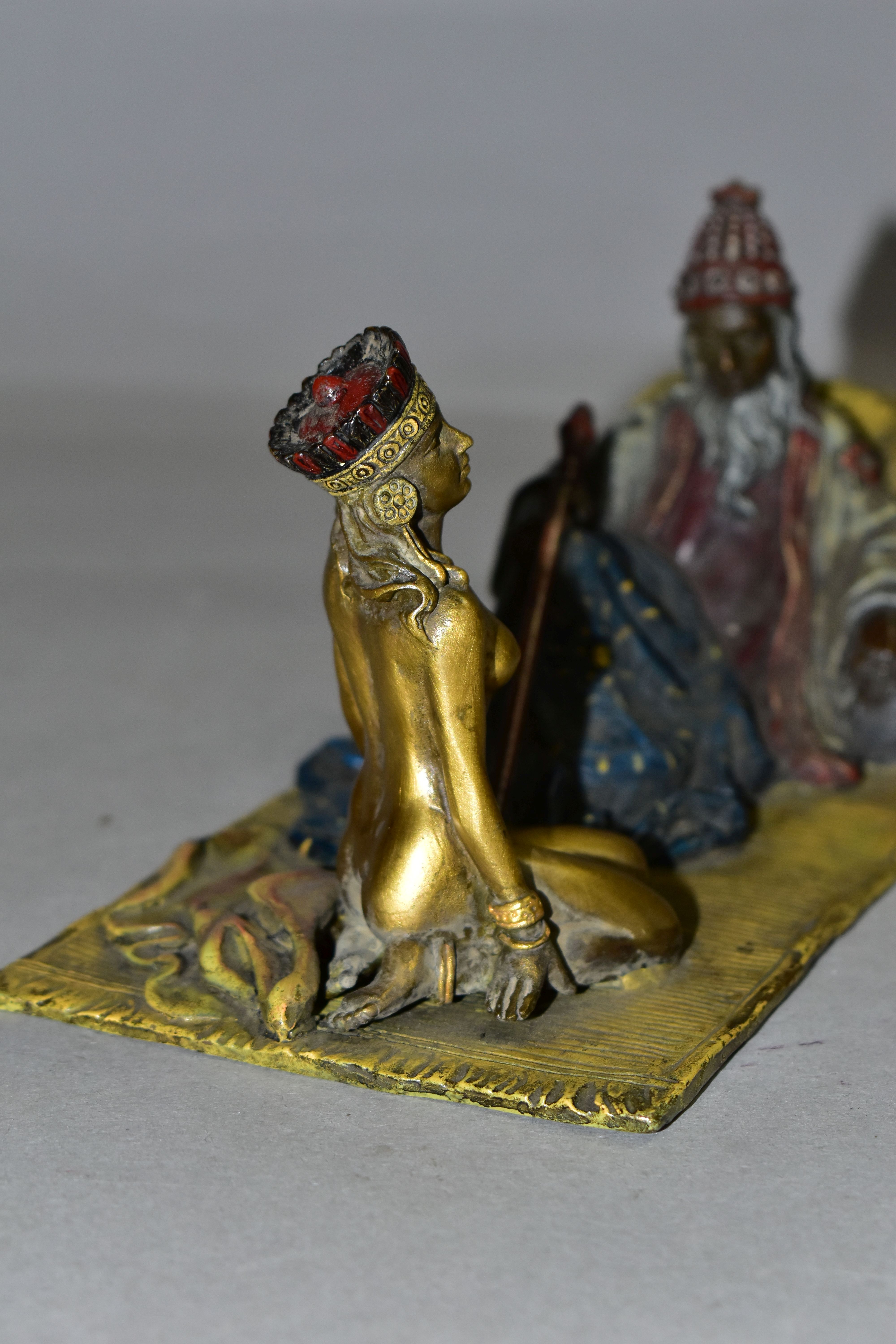 A MODERN COLD PAINTED BRONZE EGYPTIAN SLAVE AND MASTER FIGURE GROUP, IN THE STYLE OF FRANZ - Image 3 of 9