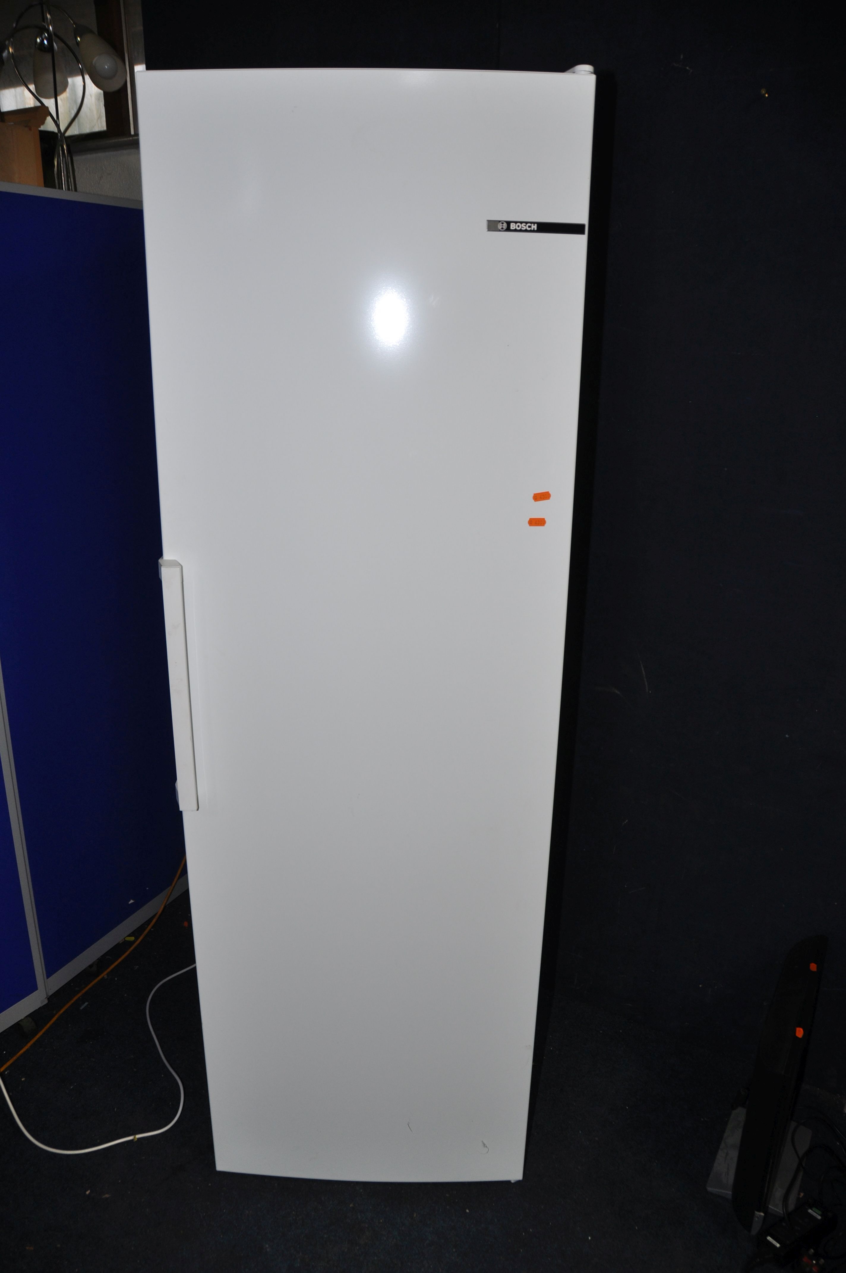 A BOSCH GSN36VWFPG TALL FREEZER measuring width 59cm x depth 68cm x height 186cm (PAT pass and