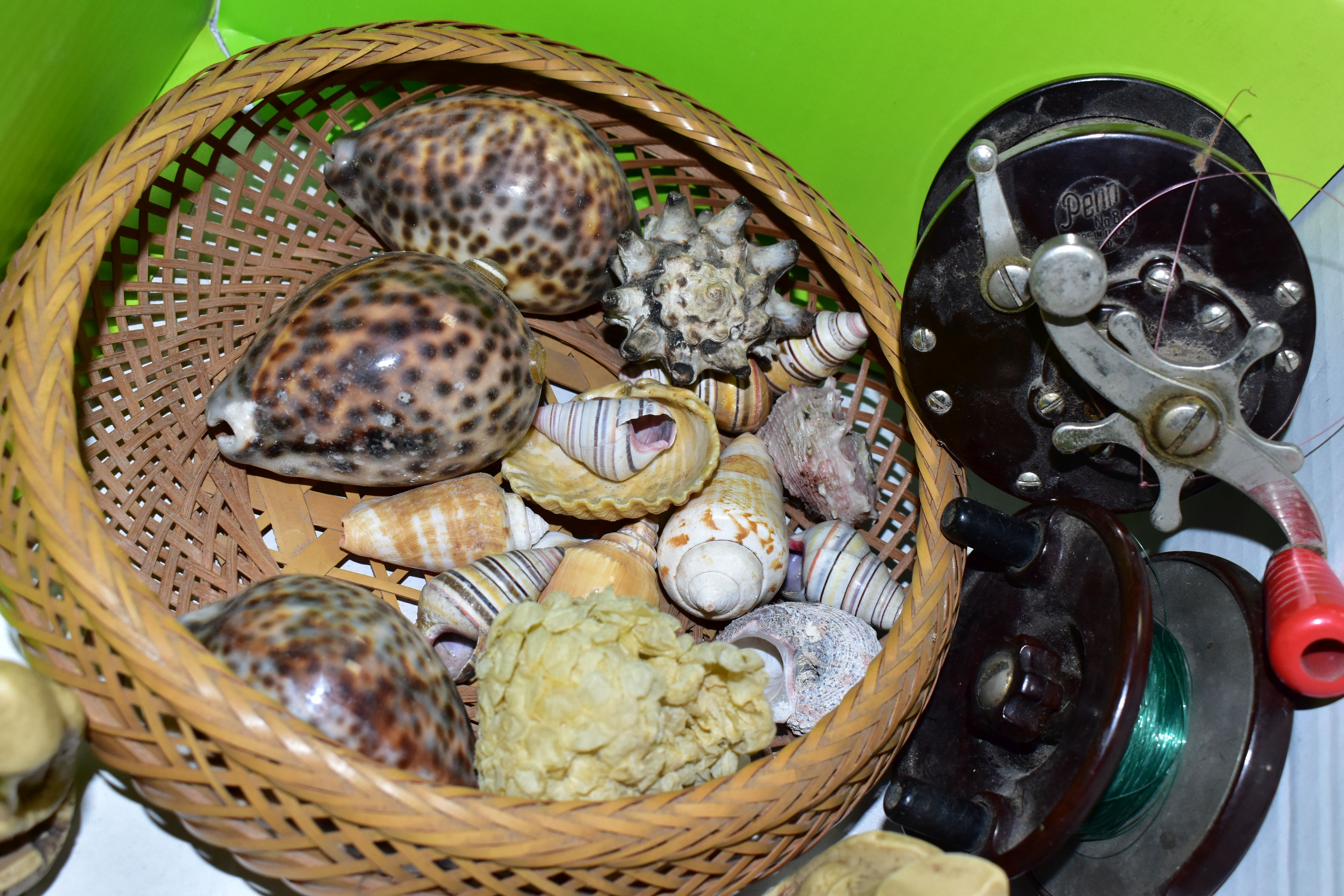 THREE BOXES OF VINTAGE FISHING REELS, SEA SHELL, CHESS SET AND SUNDRIES, to include a Bakelite - Image 9 of 14