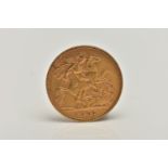 AN EARLY 20TH CENTURY HALF GOLD SOVEREIGN COIN, obverse depicting Edward VII, reverse George and the