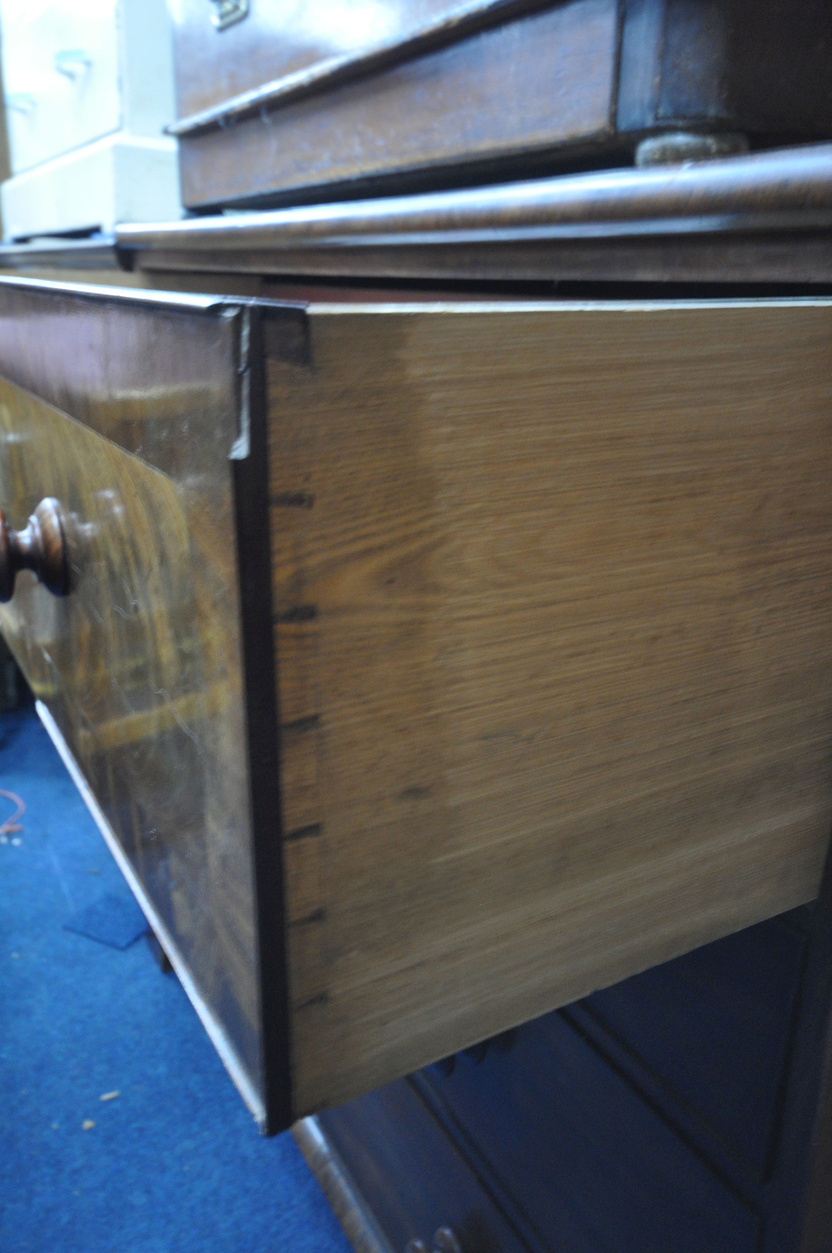 A VICTORIAN WALNUT CHEST OF FOUR LONG DRAWERS, width 123cm x depth 53cm x height 119cm (condition:- - Image 4 of 5