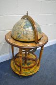 A MID TO LATE 20TH CENTURY DRINKS GLOBE, with a lid that's enclosing a fitted interior, on four